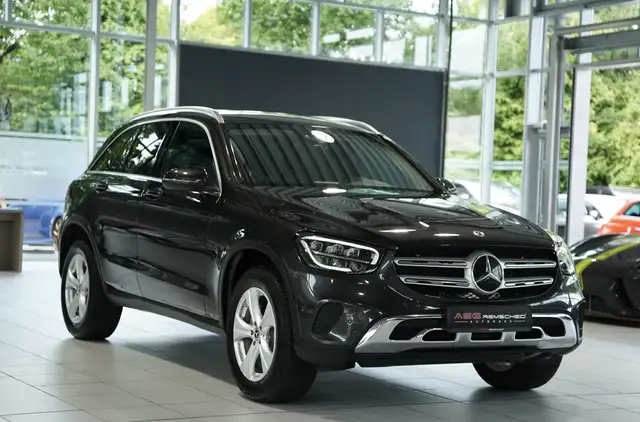 Mercedes-Benz GLC 200 view 6
