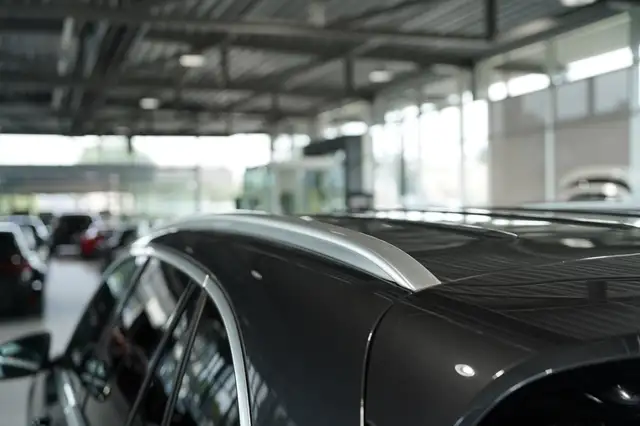 Mercedes-Benz GLC 200 view 13