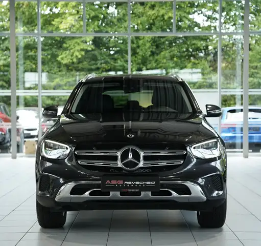 Mercedes-Benz GLC 200 view 4
