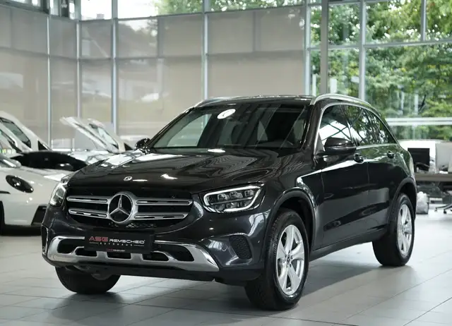 Mercedes-Benz GLC 200 view 5