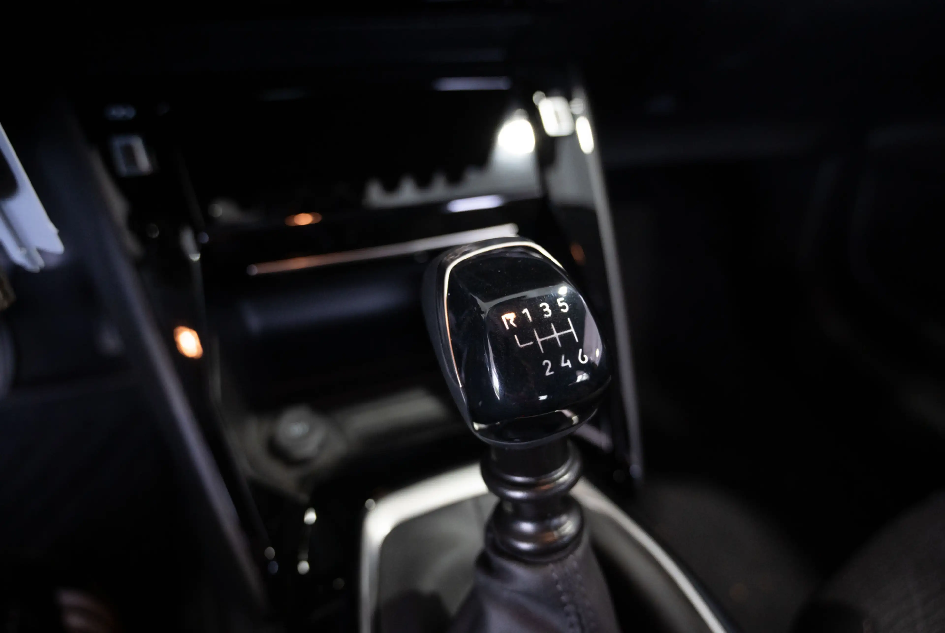 Peugeot 208 ALLURE PureTech 100 PS *NAVI*DAB*KAMERA* — photo 11