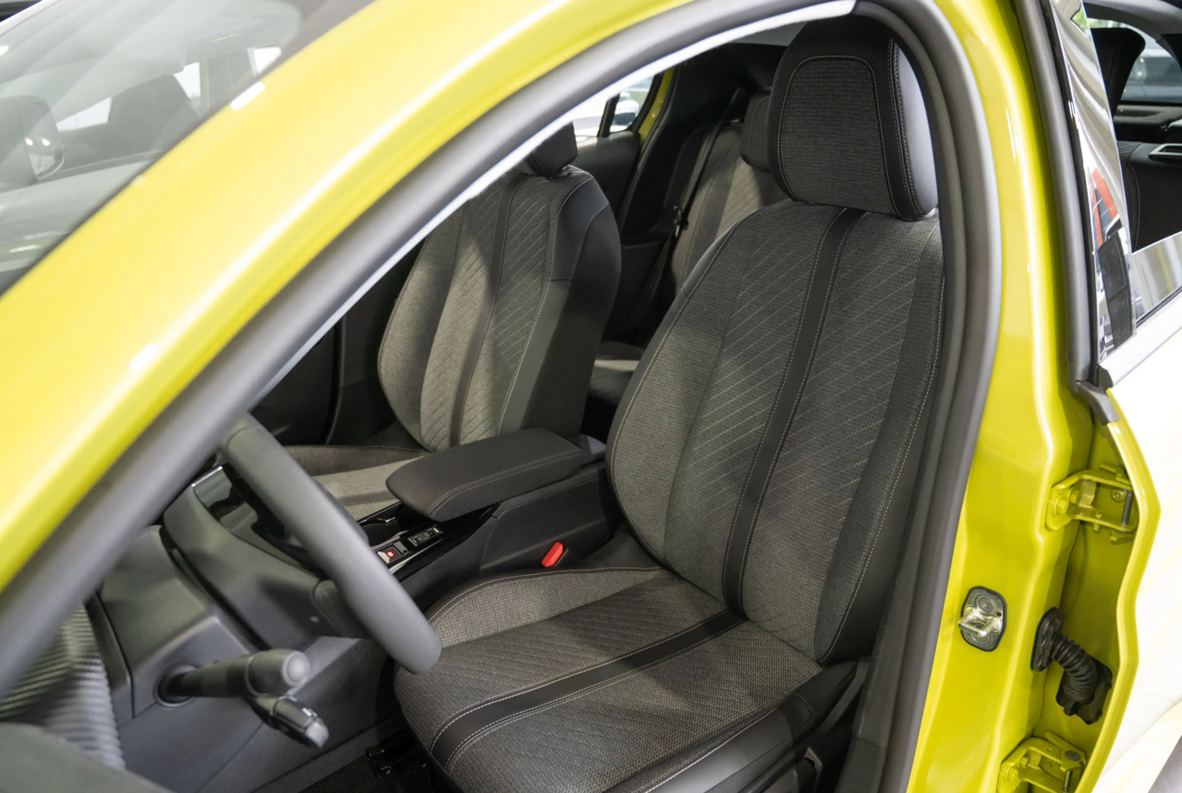 Peugeot 208 ALLURE PureTech 100 PS *NAVI*DAB*KAMERA* — photo 7