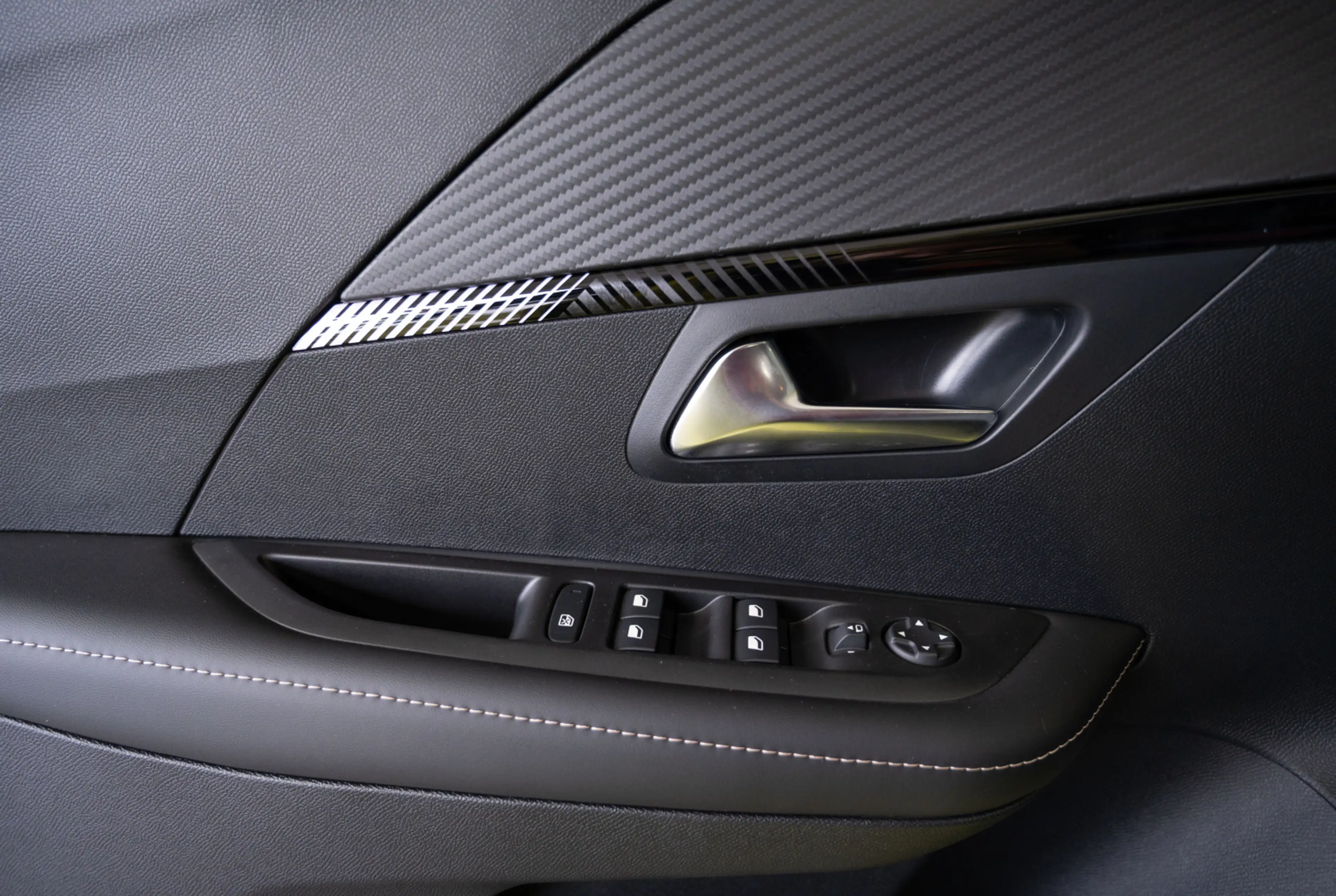 Peugeot 208 ALLURE PureTech 100 PS *NAVI*DAB*KAMERA* — photo 13