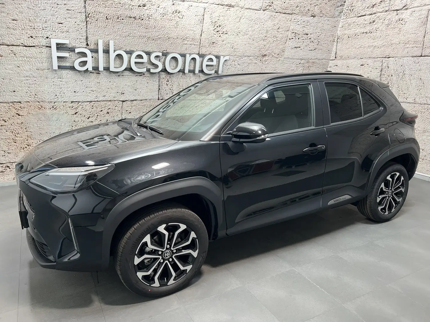 Toyota Yaris Cross 1,5 Hybrid Active Drive + Safety Paket Schwarz - 2
