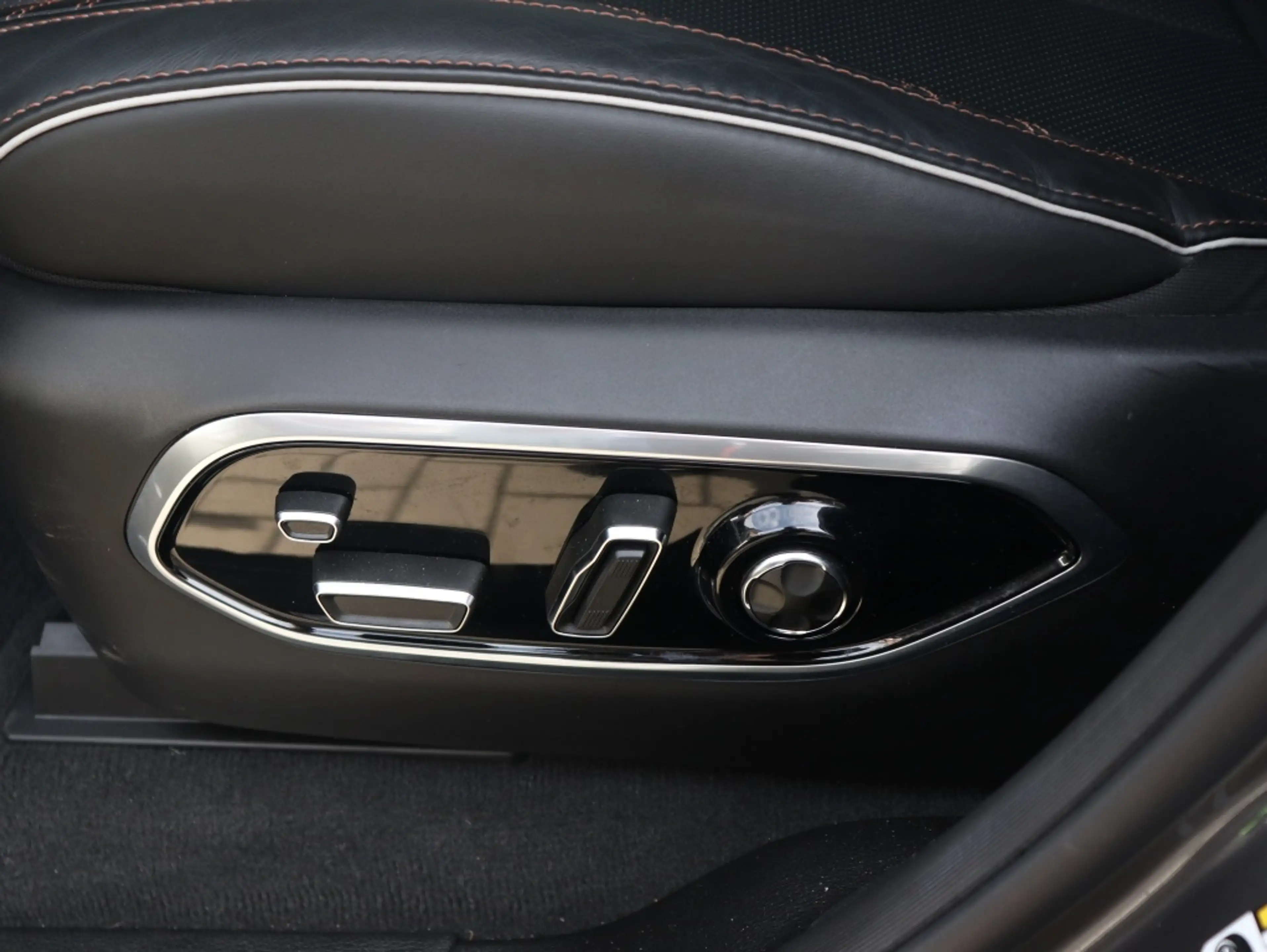 Jeep Grand Cherokee Summit Reserve 4xe 380pk | Leder | Black Line | Pa — photo 11
