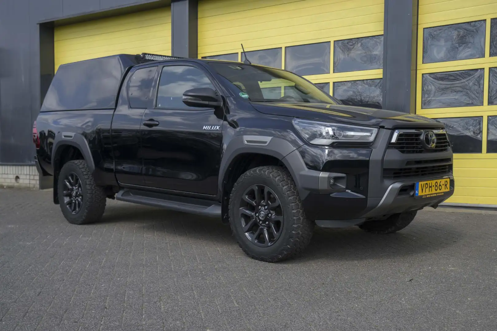 Toyota Hilux 2.8 D-4D Xtra Cab Invincible - 2