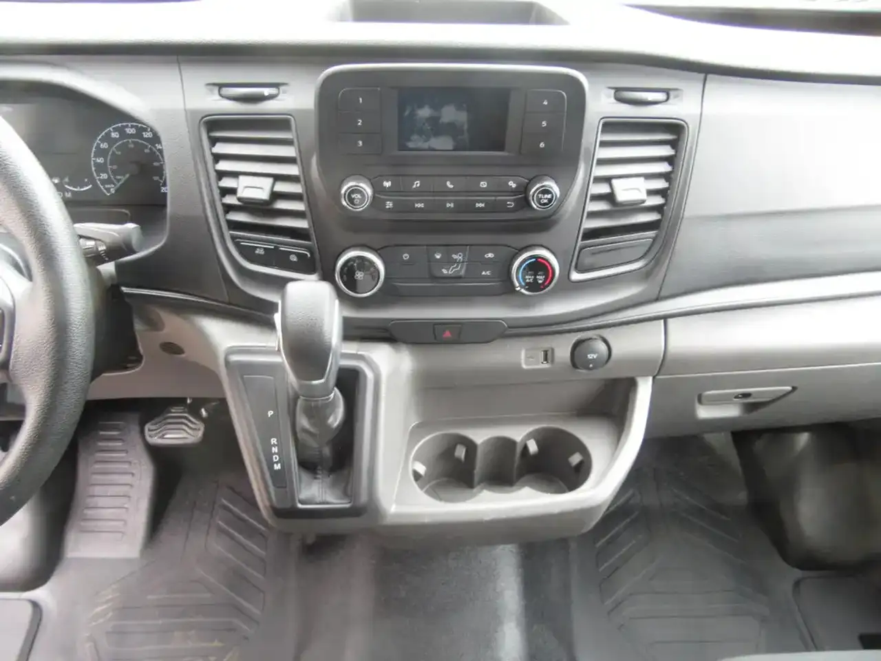 Ford Transit снимка Ford Transit