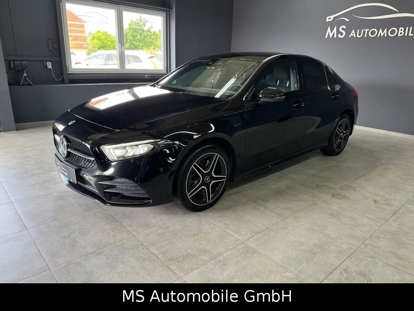 Mercedes-Benz A 250 e Edition 2020 Limousine AMG Line  MBUX Noir - 2