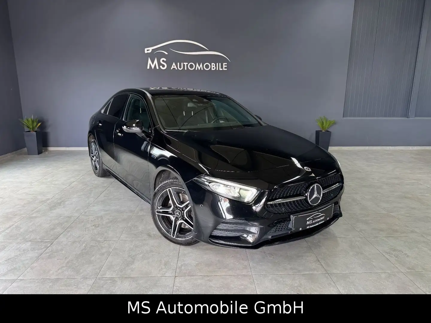 Mercedes-Benz A 250 e Edition 2020 Limousine AMG Line  MBUX Noir - 1