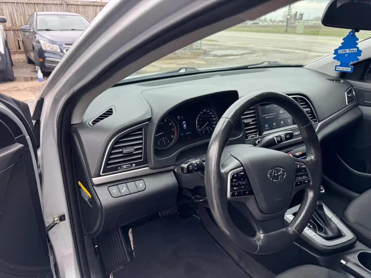 Hyundai ELANTRA снимка Hyundai ELANTRA