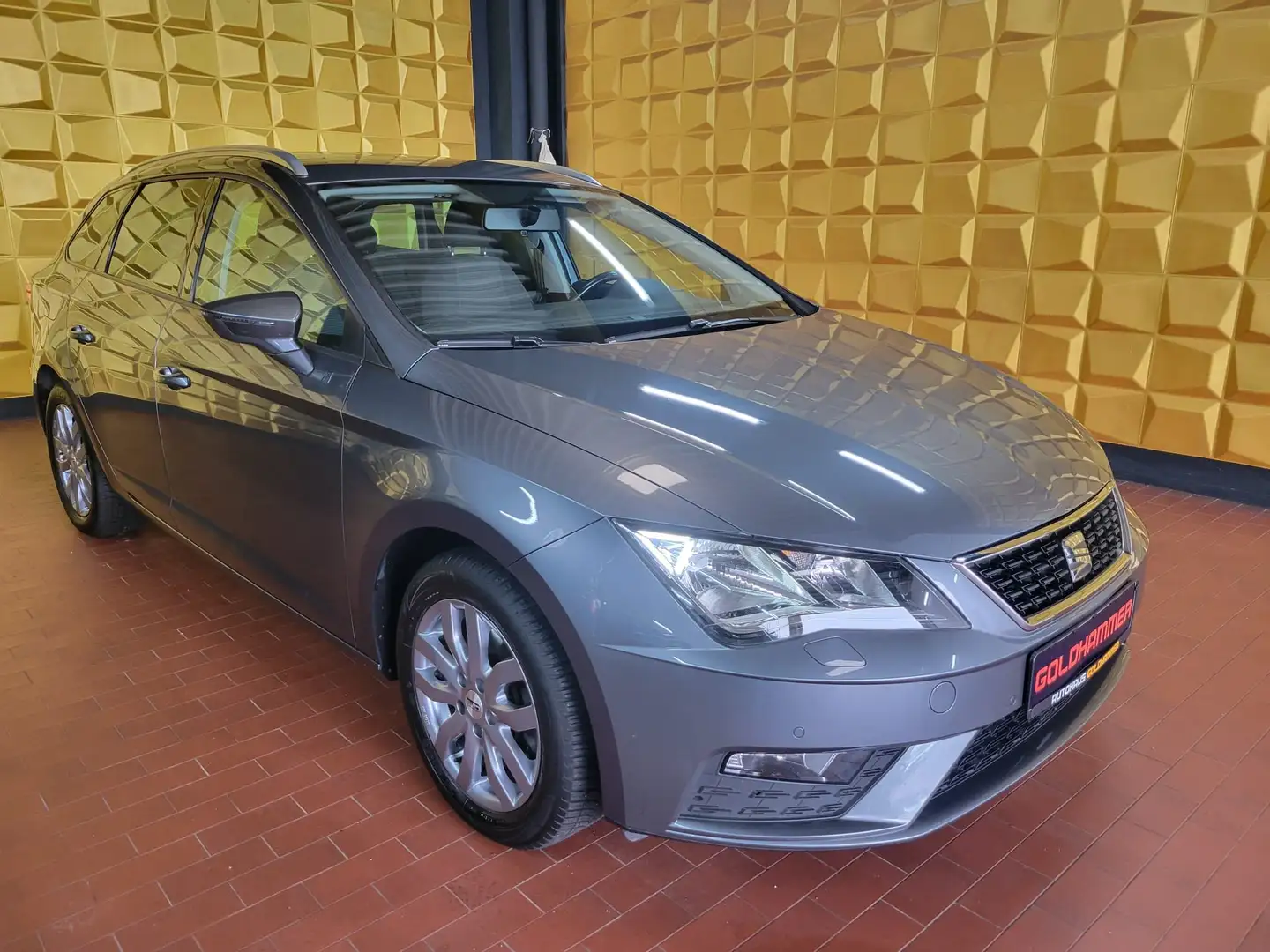 SEAT Leon Leon NAV/AHK/PDC/TEMP Grau - 2