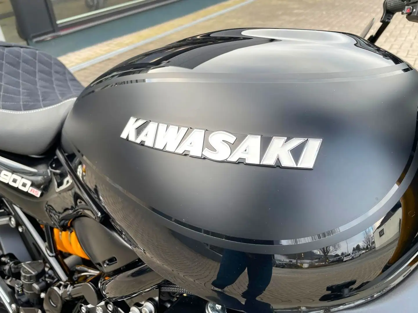 Kawasaki Z900RS Gold - 2