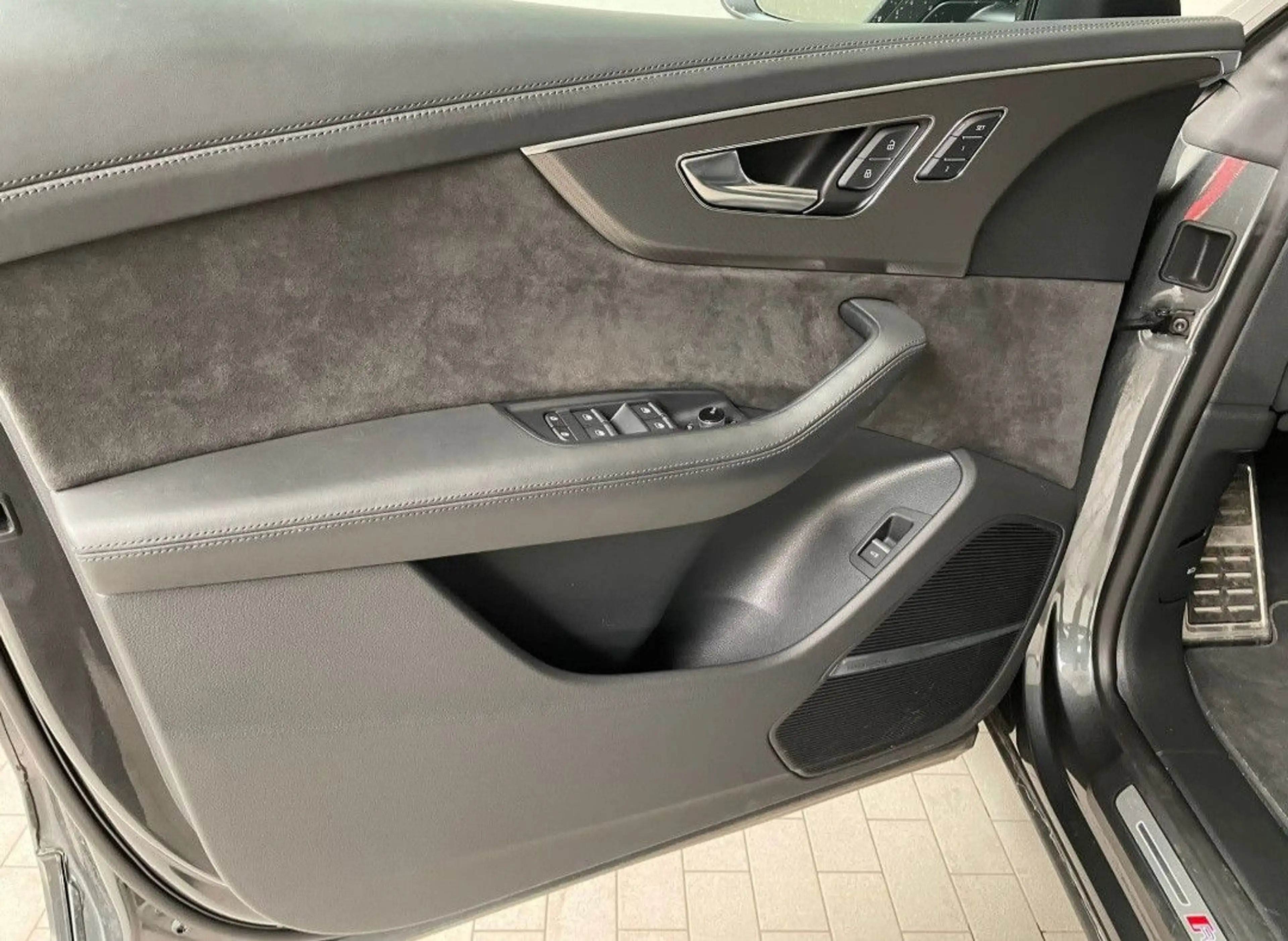 Audi RS Q8 KERAMIK-HEAD UP-CARBONPAKET-RS SPORTABGAS — photo 14