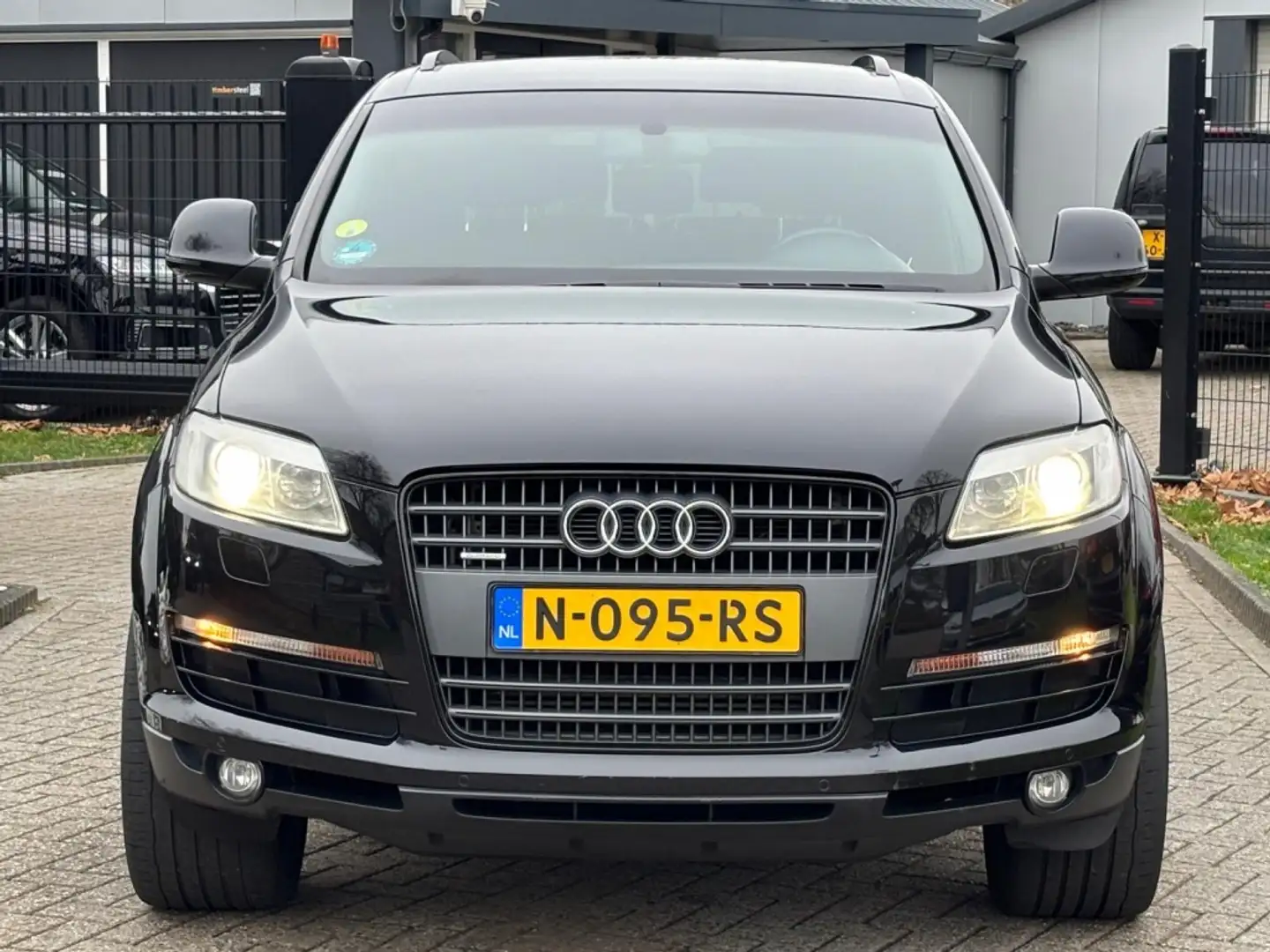 Audi Q7 4.2 FSI Quattro 2006 7-Persoons Youngtimer Zwart Zwart - 2