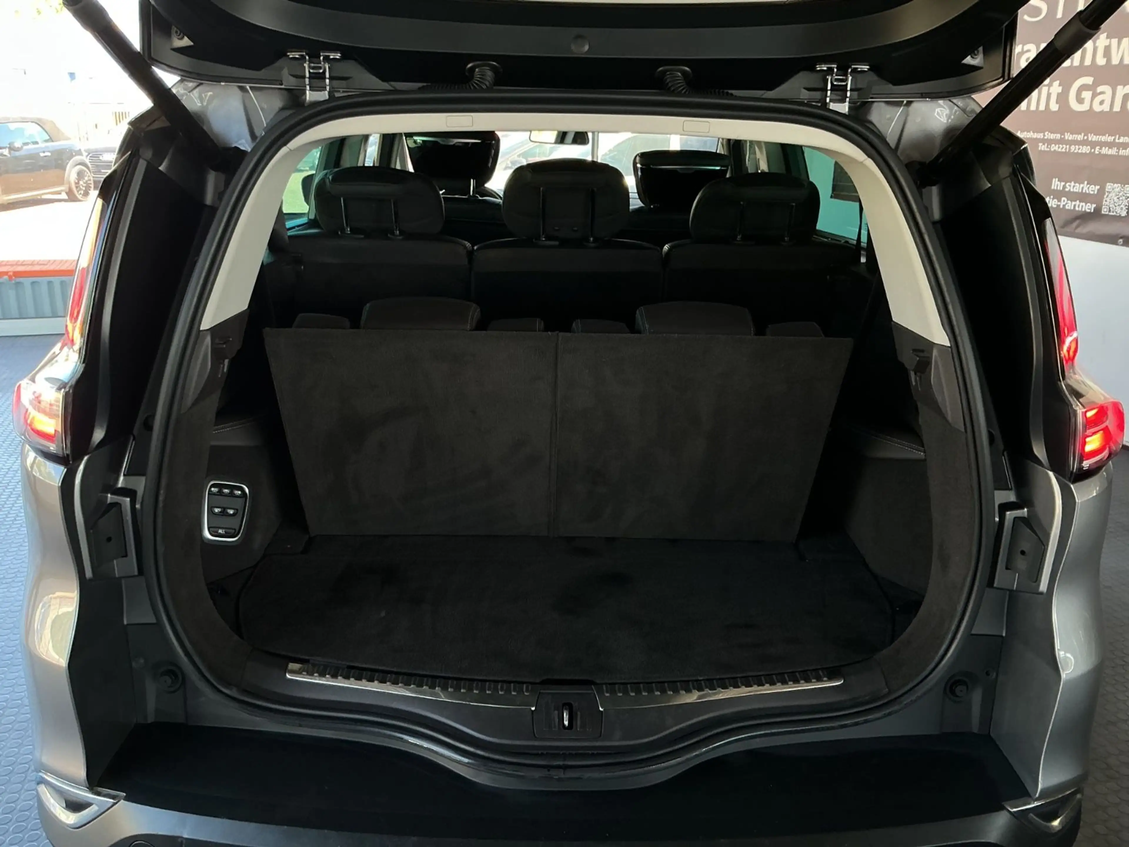 Renault Espace V Initiale Paris *BOSE * LED * 7 Sitze — photo 6