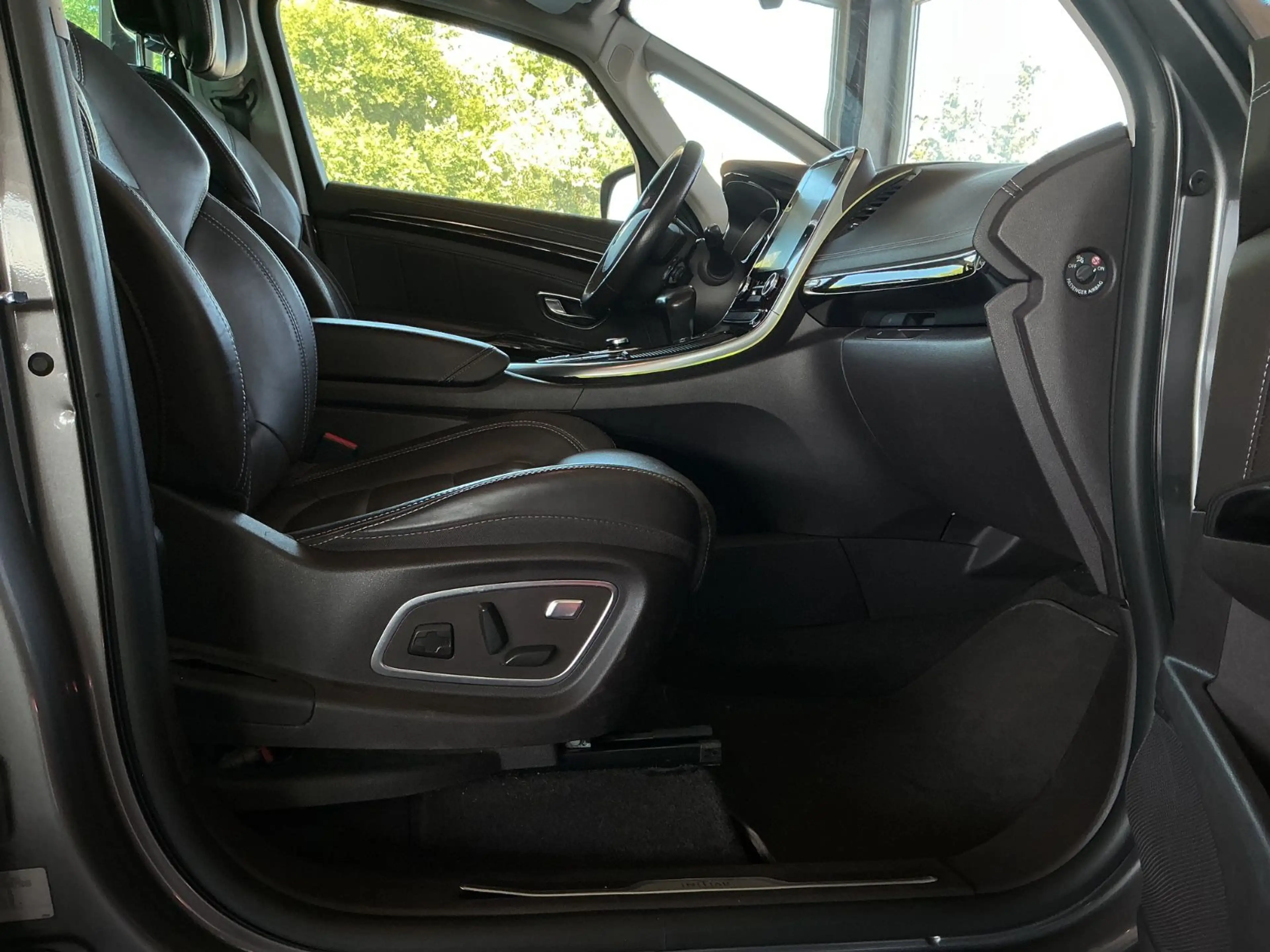 Renault Espace V Initiale Paris *BOSE * LED * 7 Sitze — photo 14