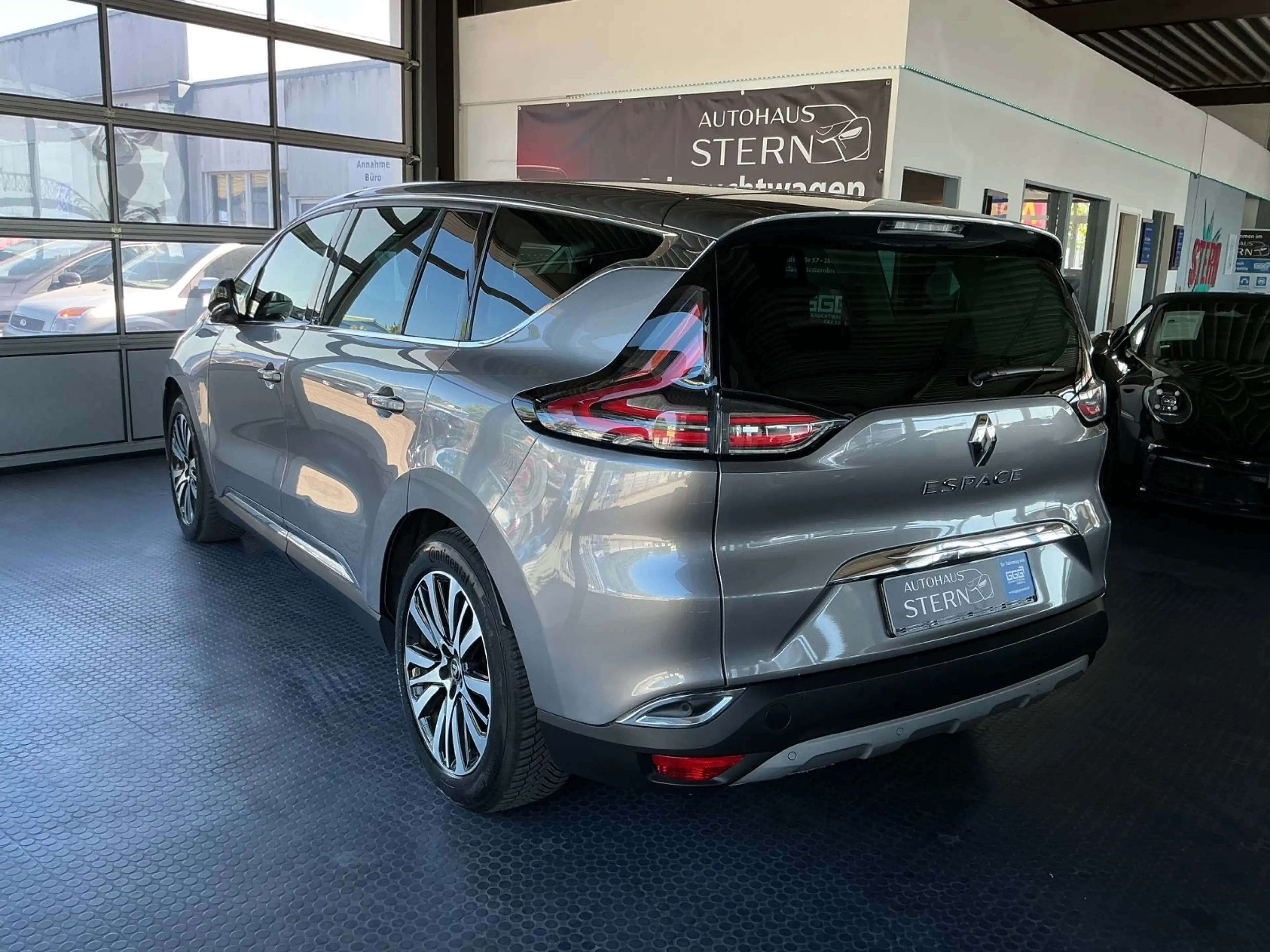 Renault Espace V Initiale Paris *BOSE * LED * 7 Sitze — photo 4