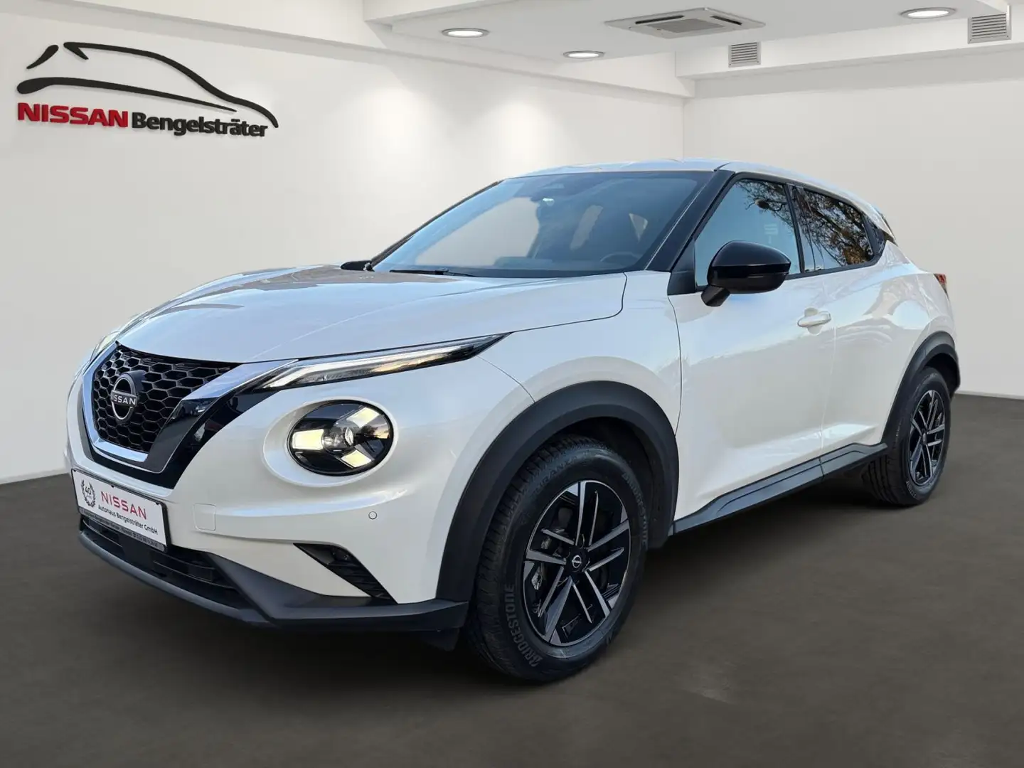 Nissan Juke 1.0 DIG-T N-Connecta Winter Weiß - 2