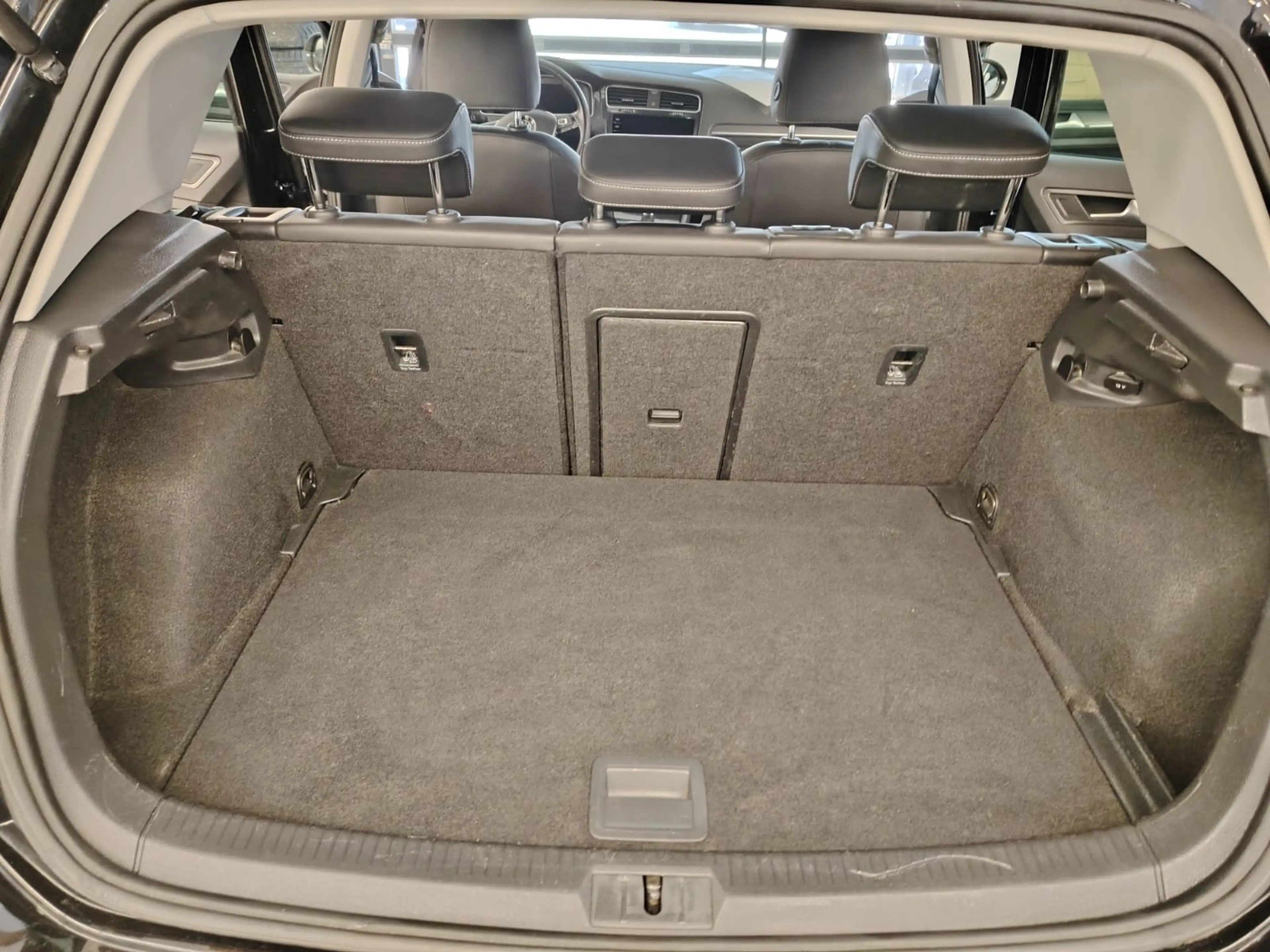 Volkswagen e-Golf ACC,Rückfahrkamera,Navi ,Leder,Komfortsitze — photo 12