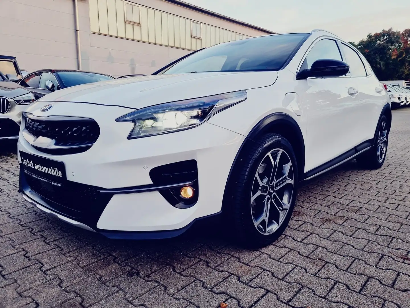 Kia XCeed Platinum Edition Plug-in Hybrid Weiß - 1