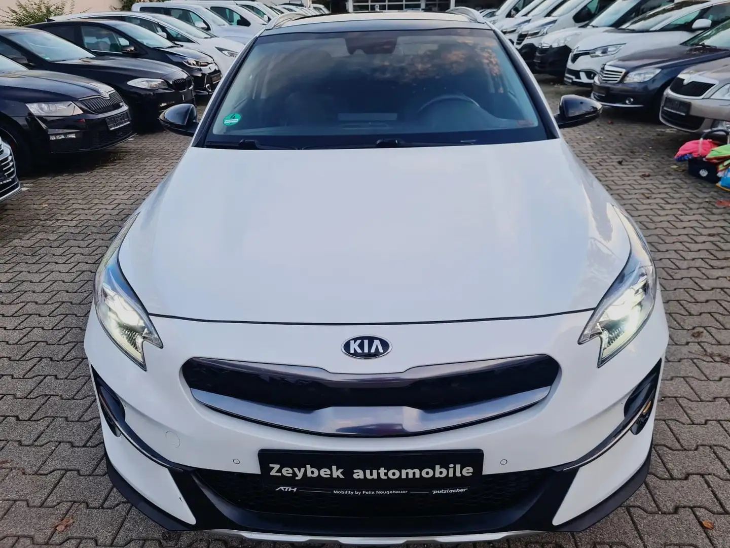 Kia XCeed Platinum Edition Plug-in Hybrid Weiß - 2