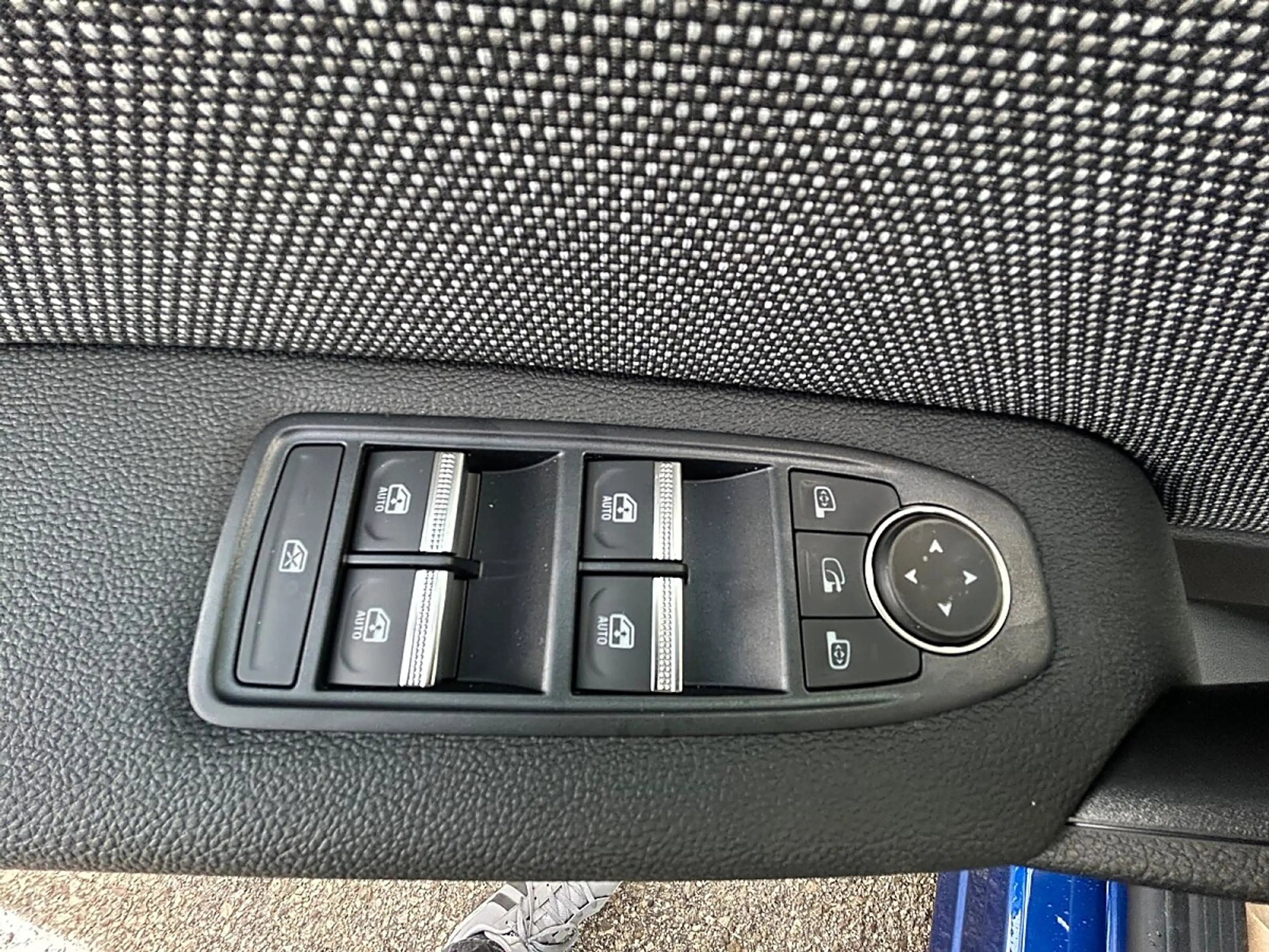 Mitsubishi Grandis 1,8 HEV Intense Aut. — photo 11
