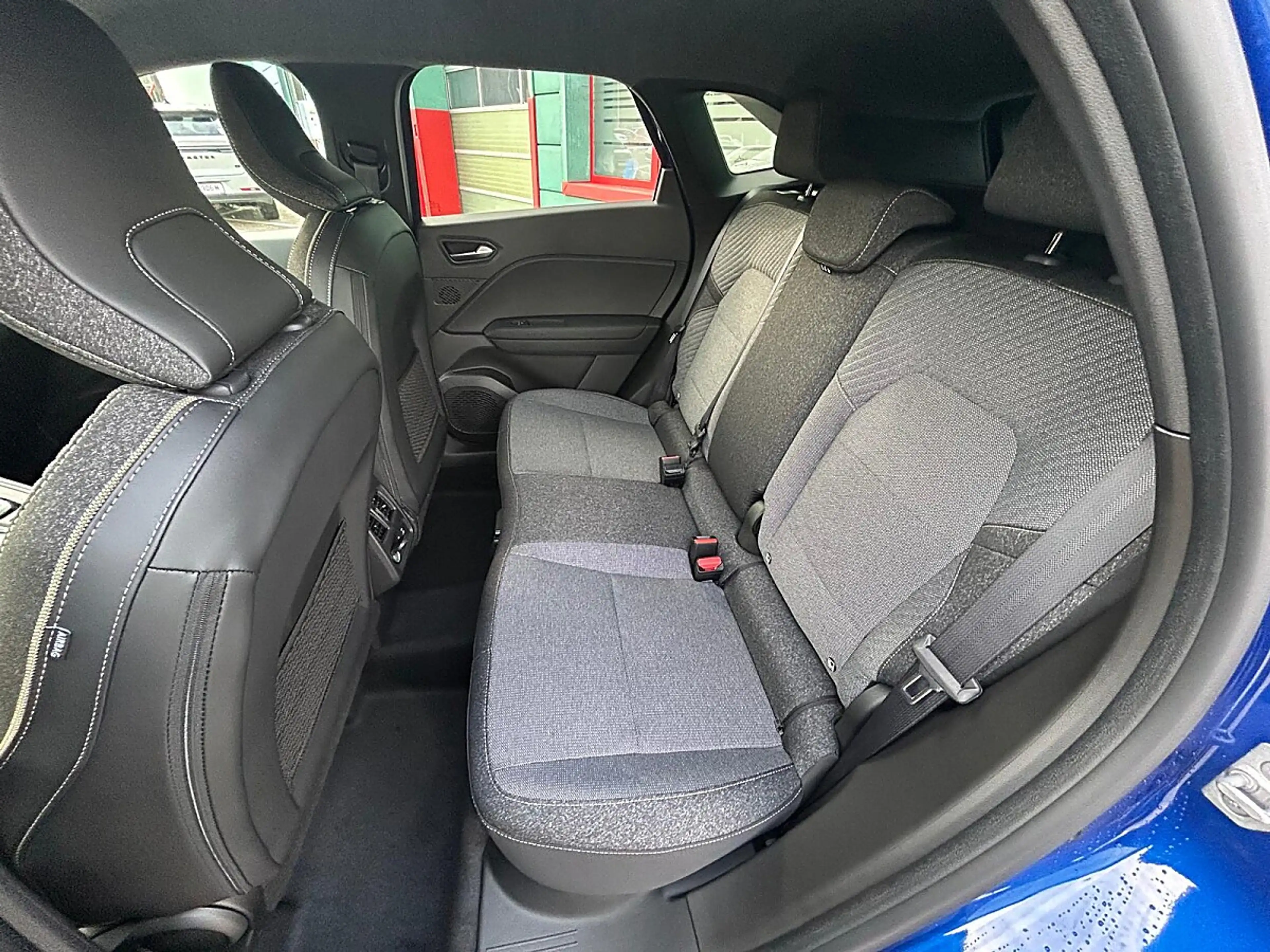 Mitsubishi Grandis 1,8 HEV Intense Aut. — photo 8