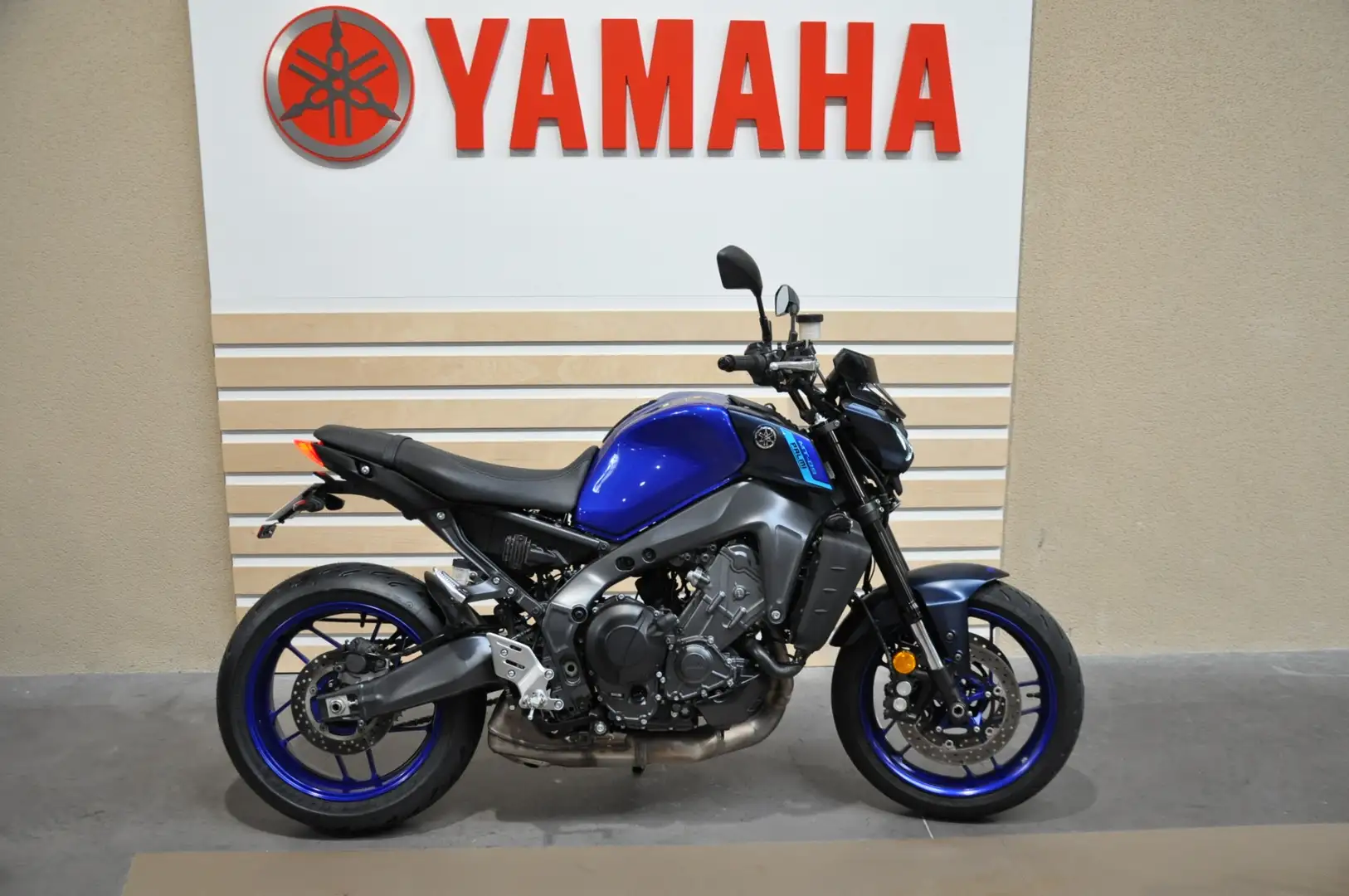 Yamaha MT-09 Bleu - 1