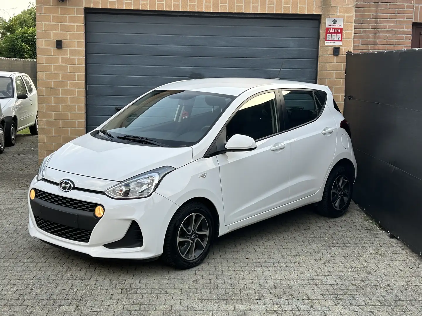 Hyundai i10 1.0 Automaat NAVIGATIE AIRCO 1ste eigenaar Wit - 2