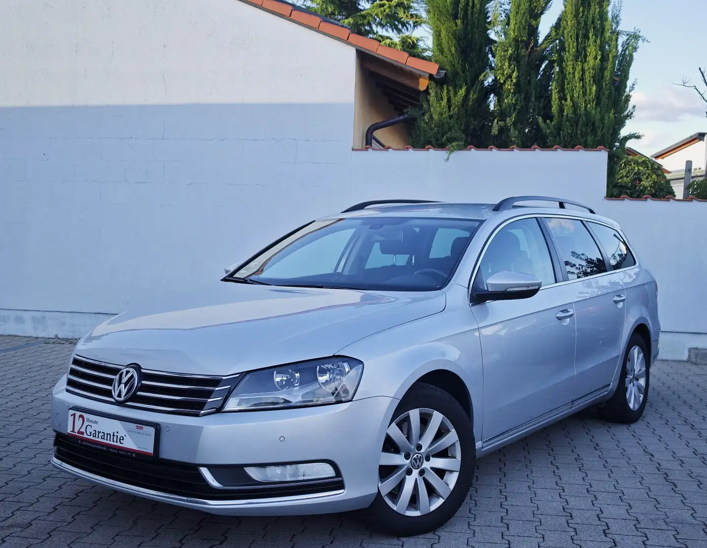 Volkswagen Passat Variant TÜV Neu Anhängerkupplung PDC Automat Klima Grau - 1