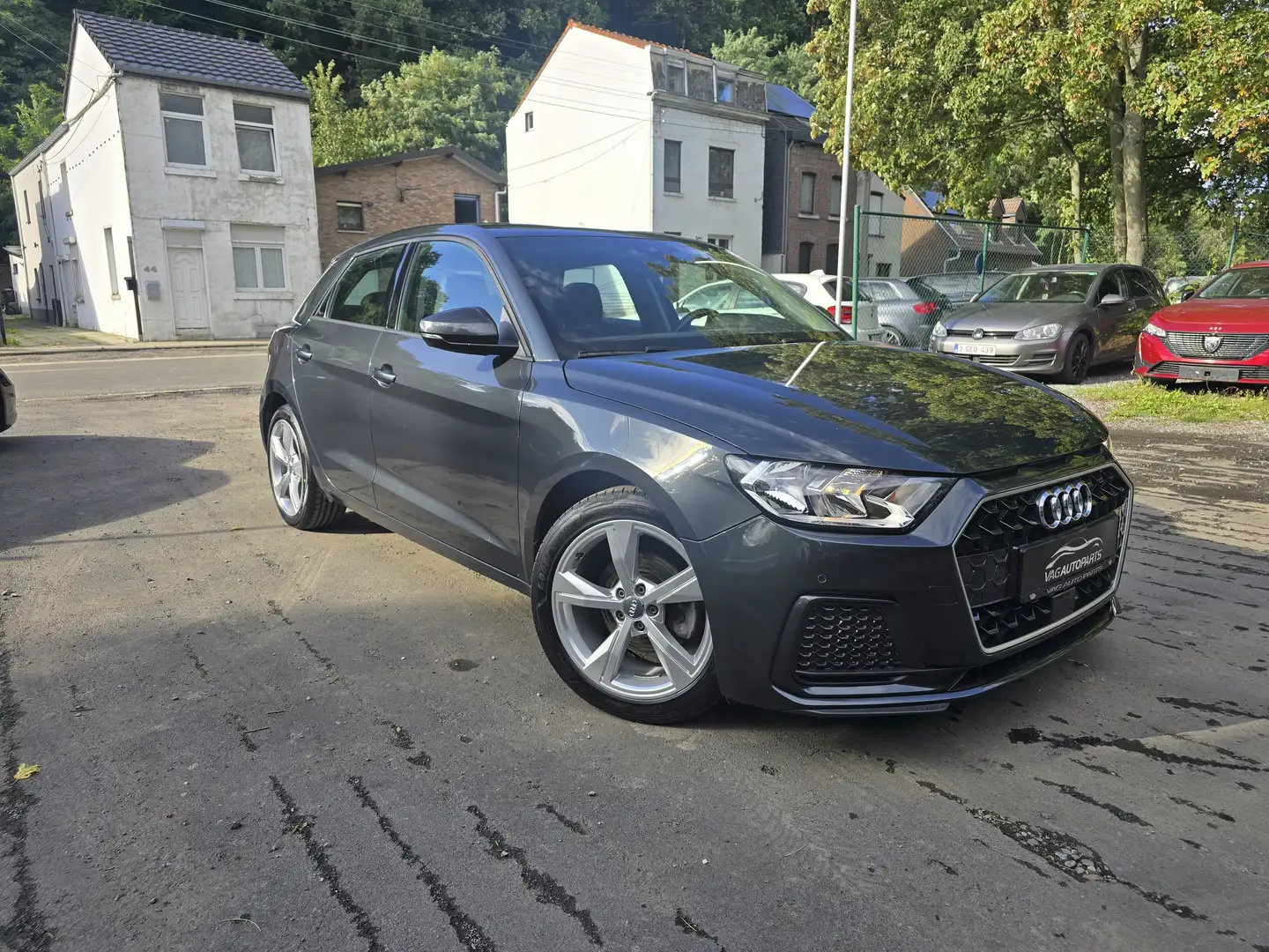 Audi A1 Sportback 30 TFSI – Élégance et Dynamisme Gris - 1