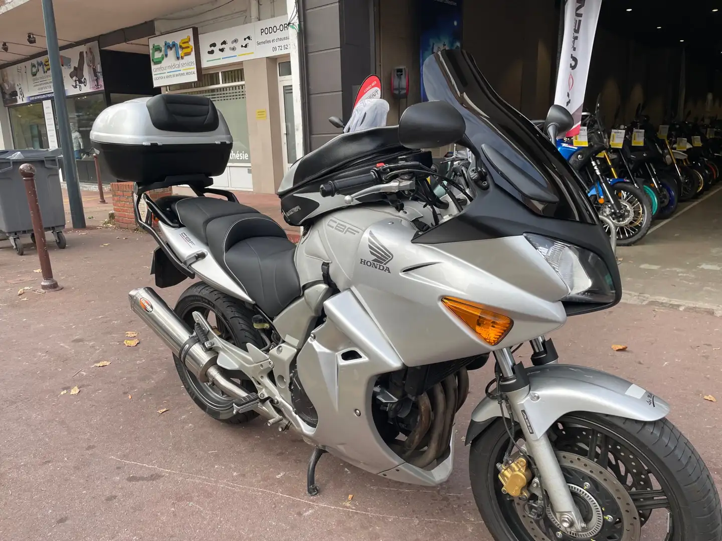 Honda CBF 600 Gris - 2