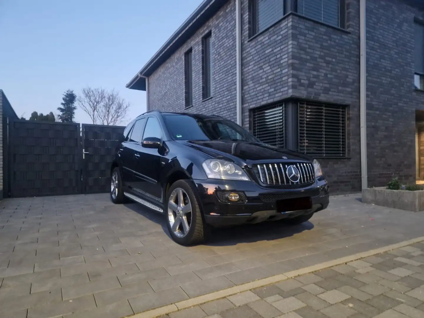 Mercedes-Benz ML 320 CDI 4Matic 7G-TRONIC Edition 10 Schwarz - 1