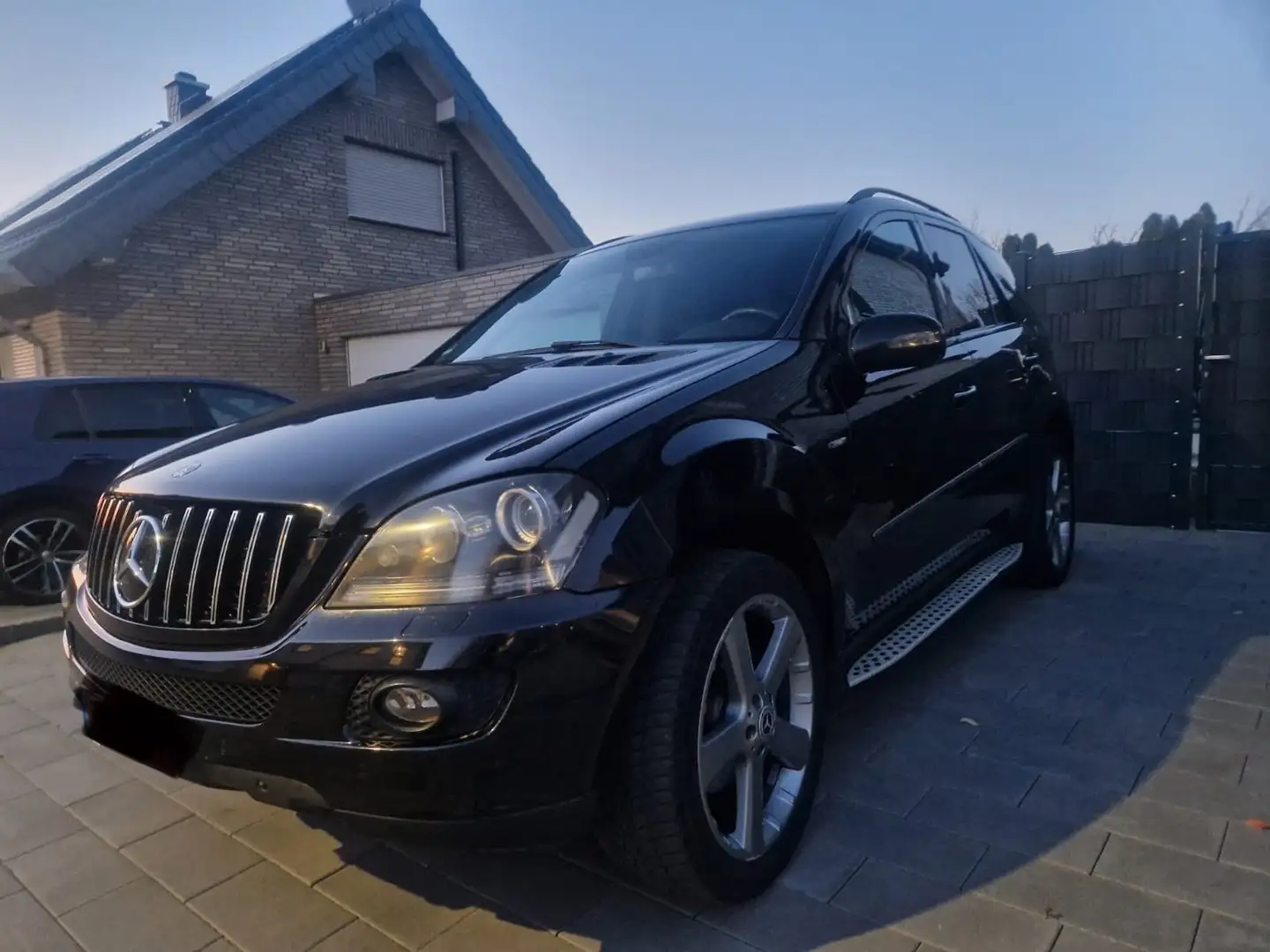 Mercedes-Benz ML 320 CDI 4Matic 7G-TRONIC Edition 10 Schwarz - 2