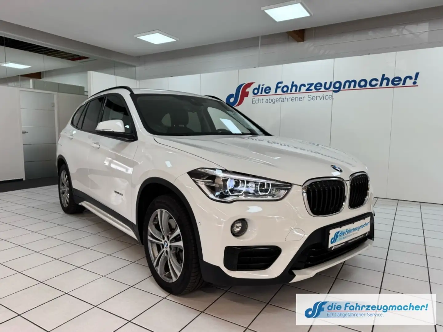 BMW X1 xDrive 20 i Sport Line HUD AD Navi Memory Sitze LE Weiß - 1