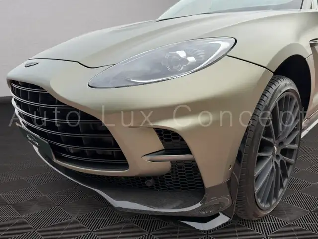 Aston Martin DBX view 15