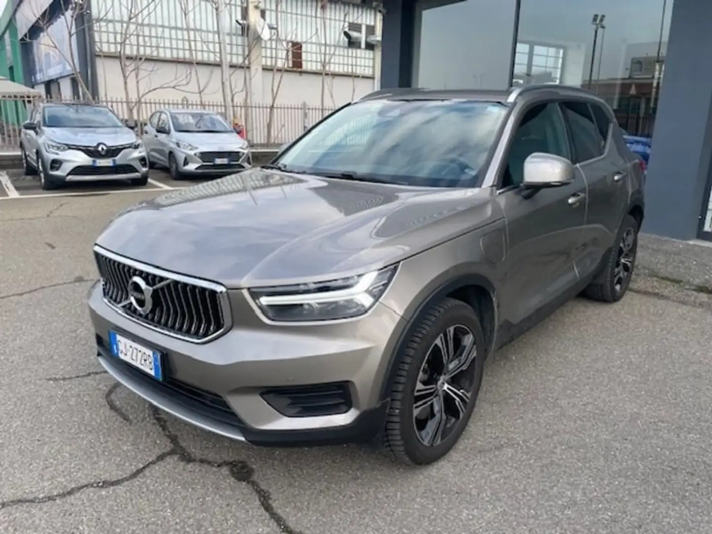 Volvo XC40 T4 Recharge Plug-in Hybrid automatico Plus Bright Grigio - 2