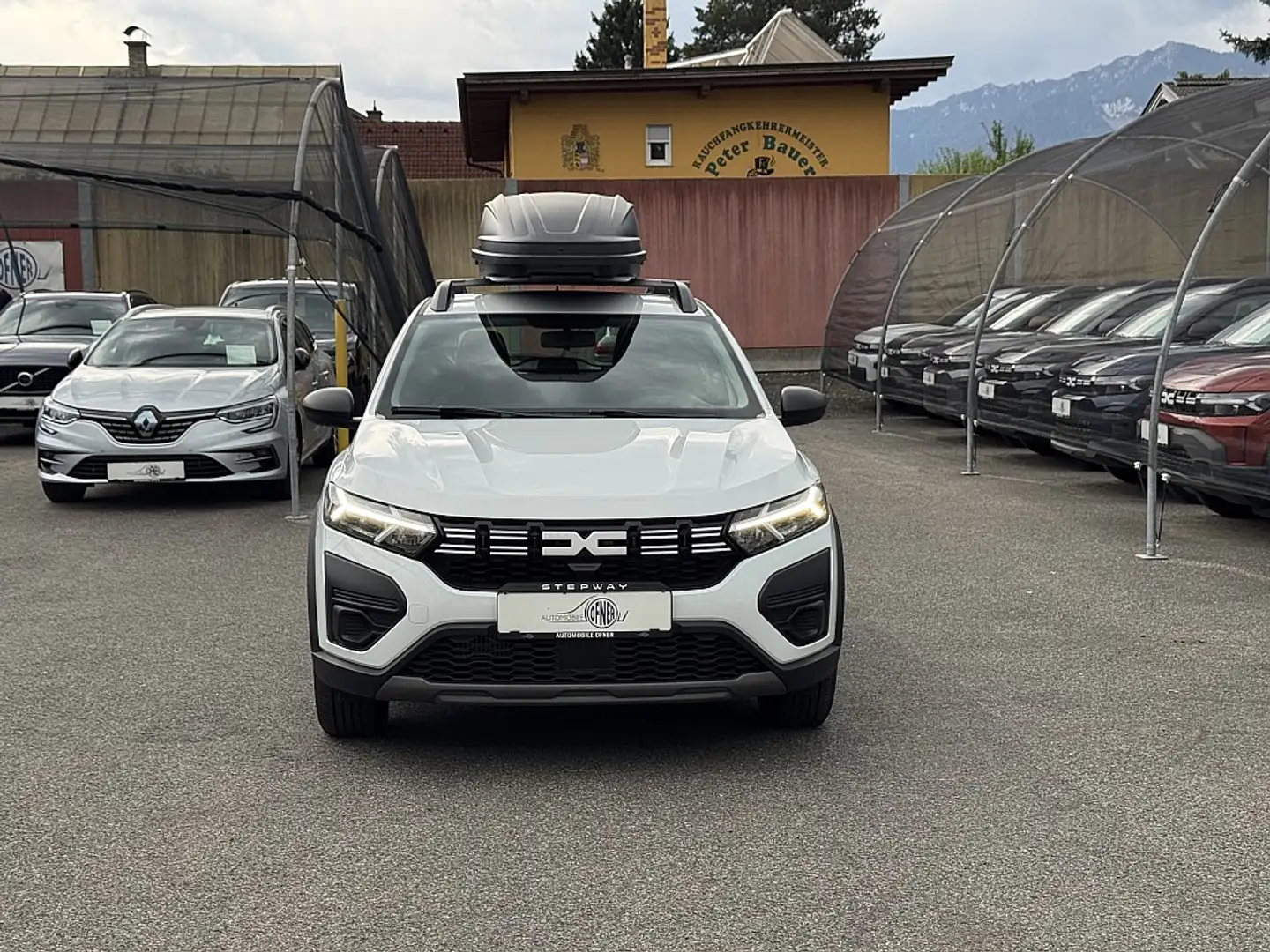 Dacia Sandero Stepway Adventure Edition TCe90 LED Dachbox Weiß - 2