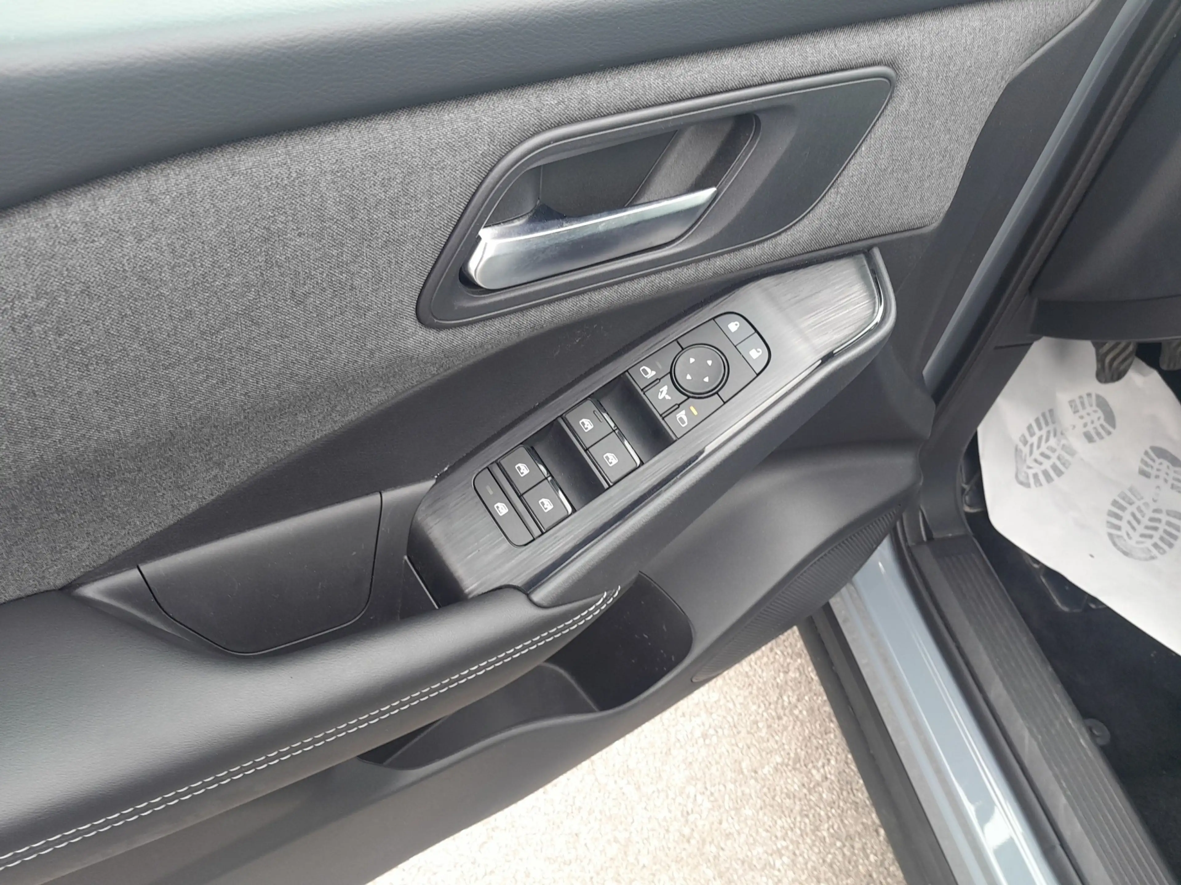 Nissan Qashqai Qashqai 1,3 DIG-T MHEV Tekna LED+RADAR+NAV+RFK — photo 12