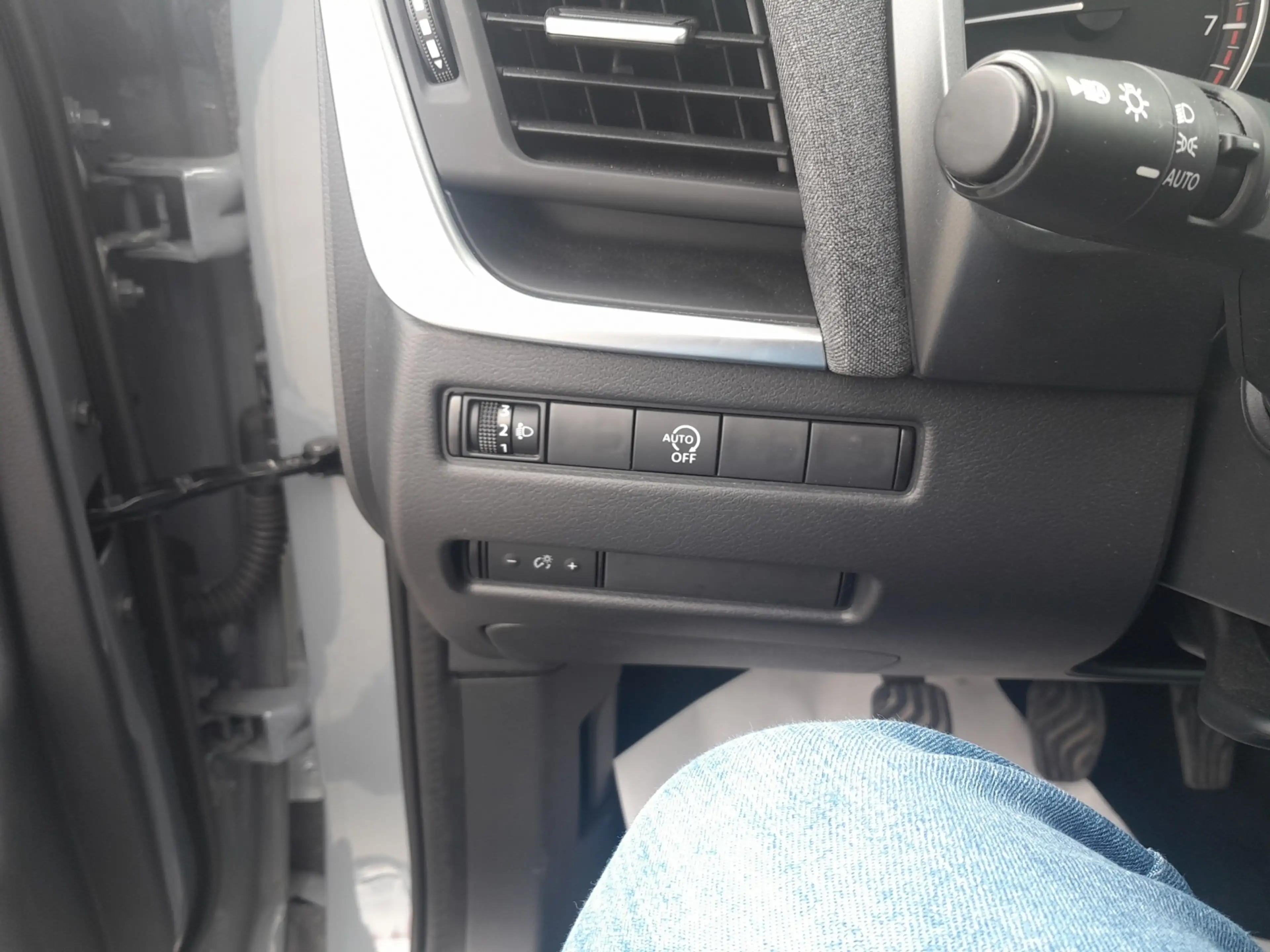 Nissan Qashqai Qashqai 1,3 DIG-T MHEV Tekna LED+RADAR+NAV+RFK — photo 13