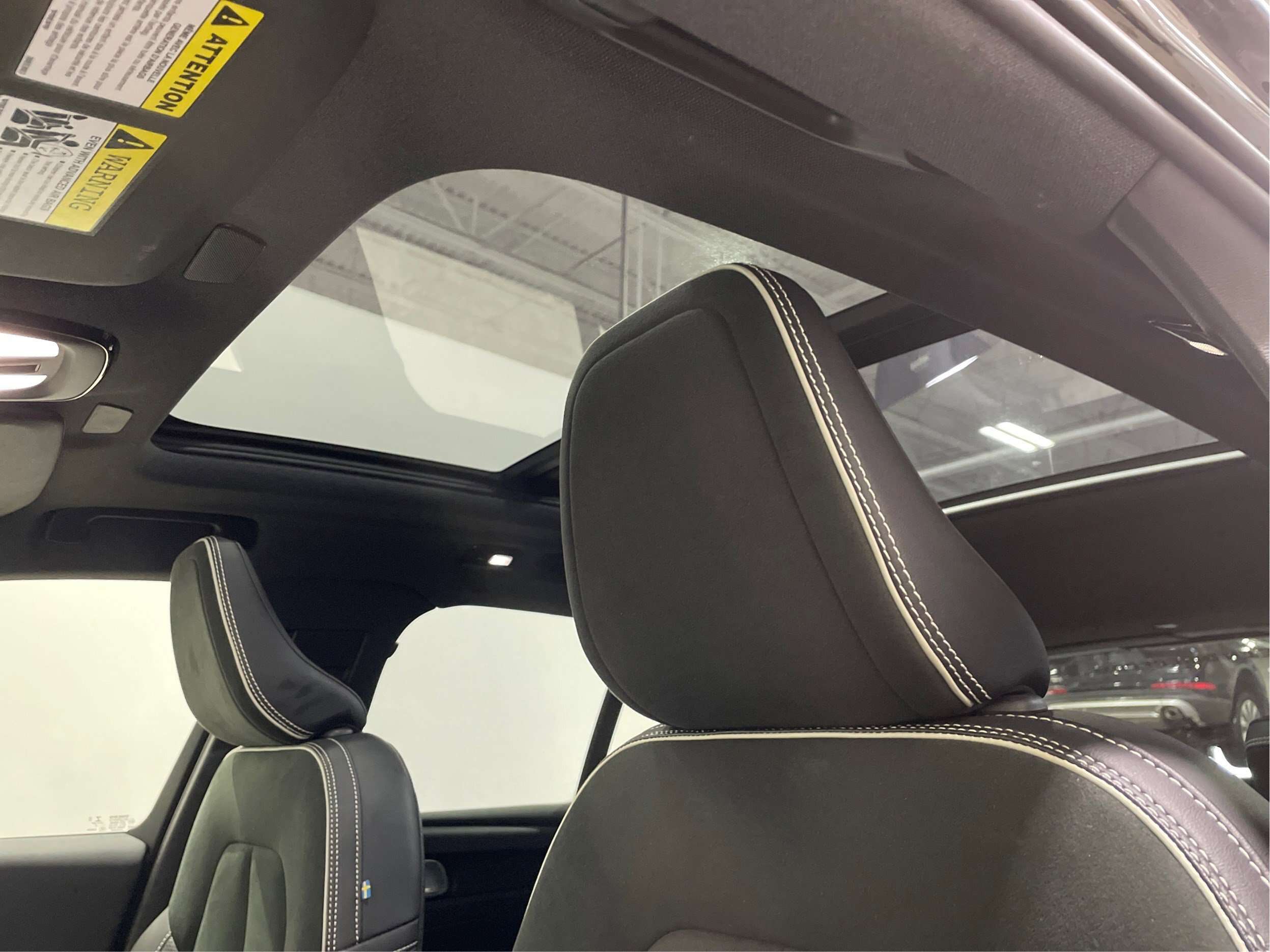 2021 Volvo XC40 P8 Recharge eAWD Semi-cuir Toit Pano Sièges Chauff thumb 7