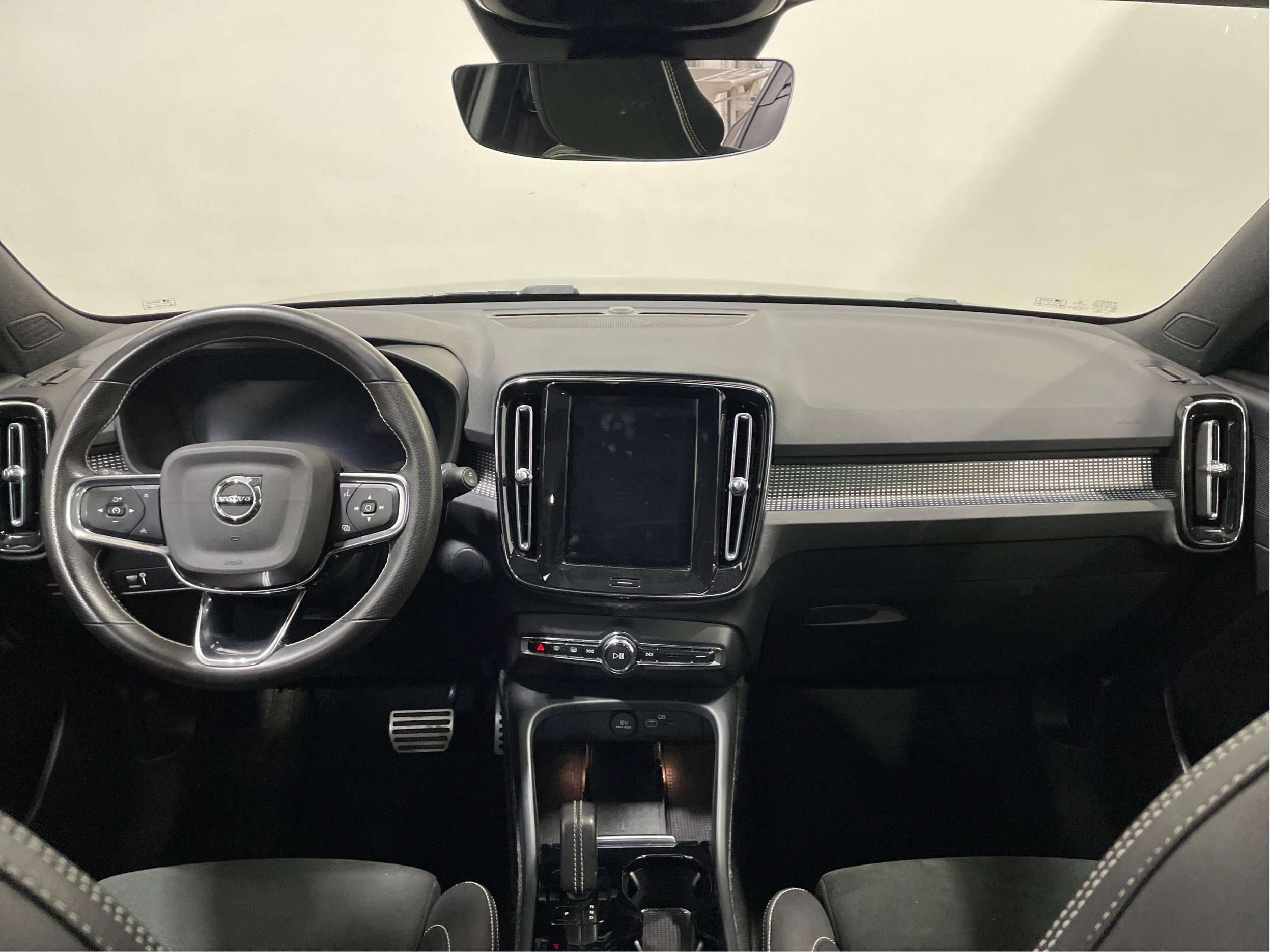 2021 Volvo XC40 P8 Recharge eAWD Semi-cuir Toit Pano Sièges Chauff thumb 6