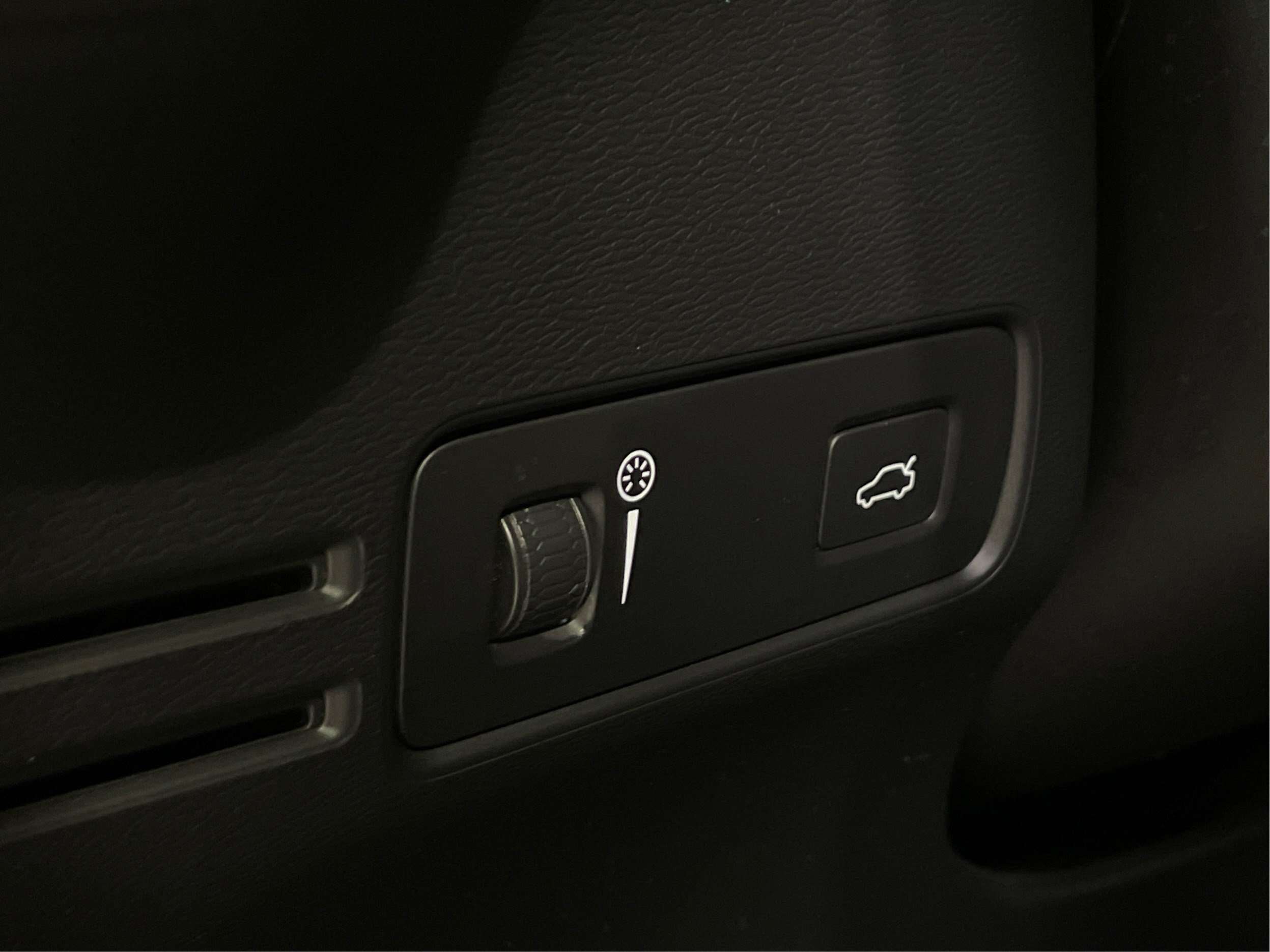 2021 Volvo XC40 P8 Recharge eAWD Semi-cuir Toit Pano Sièges Chauff thumb 34