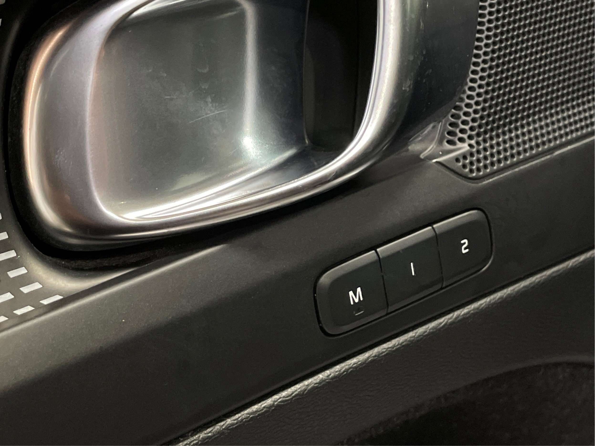 2021 Volvo XC40 P8 Recharge eAWD Semi-cuir Toit Pano Sièges Chauff thumb 23