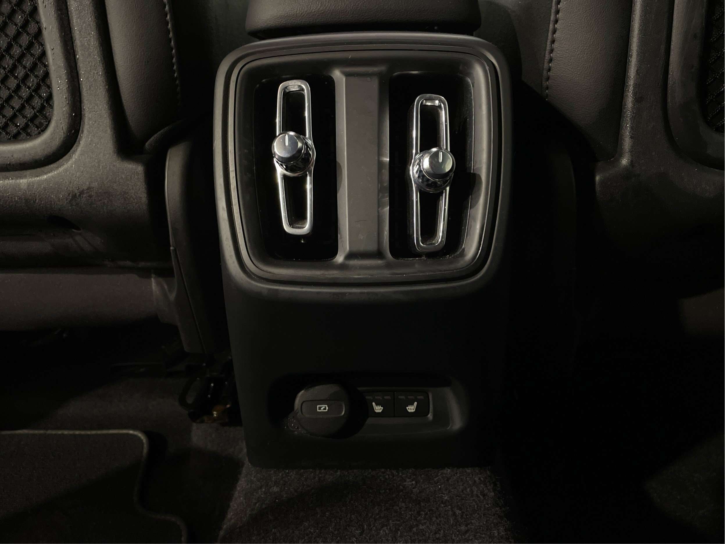 2021 Volvo XC40 P8 Recharge eAWD Semi-cuir Toit Pano Sièges Chauff thumb 36