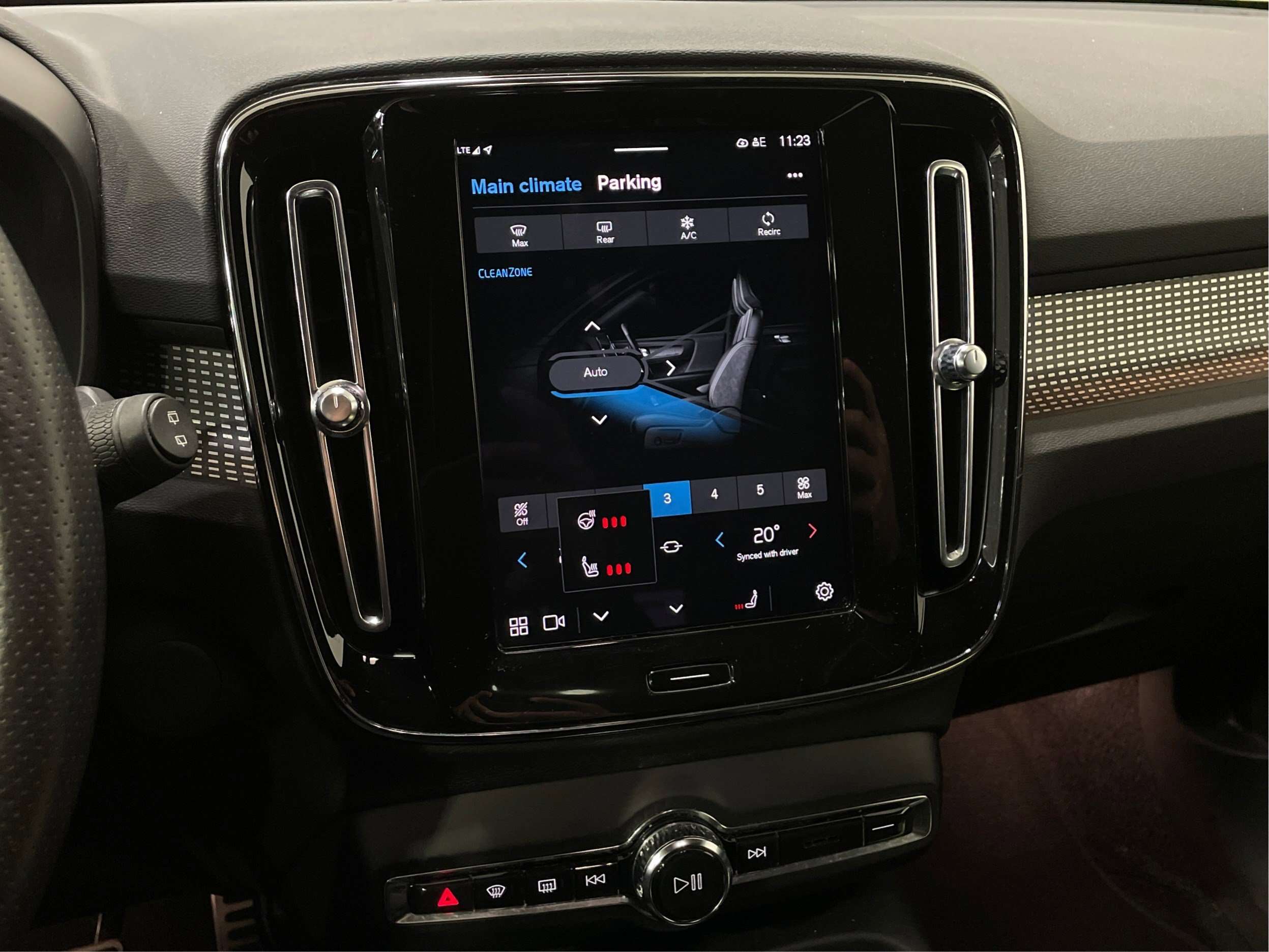 2021 Volvo XC40 P8 Recharge eAWD Semi-cuir Toit Pano Sièges Chauff thumb 27