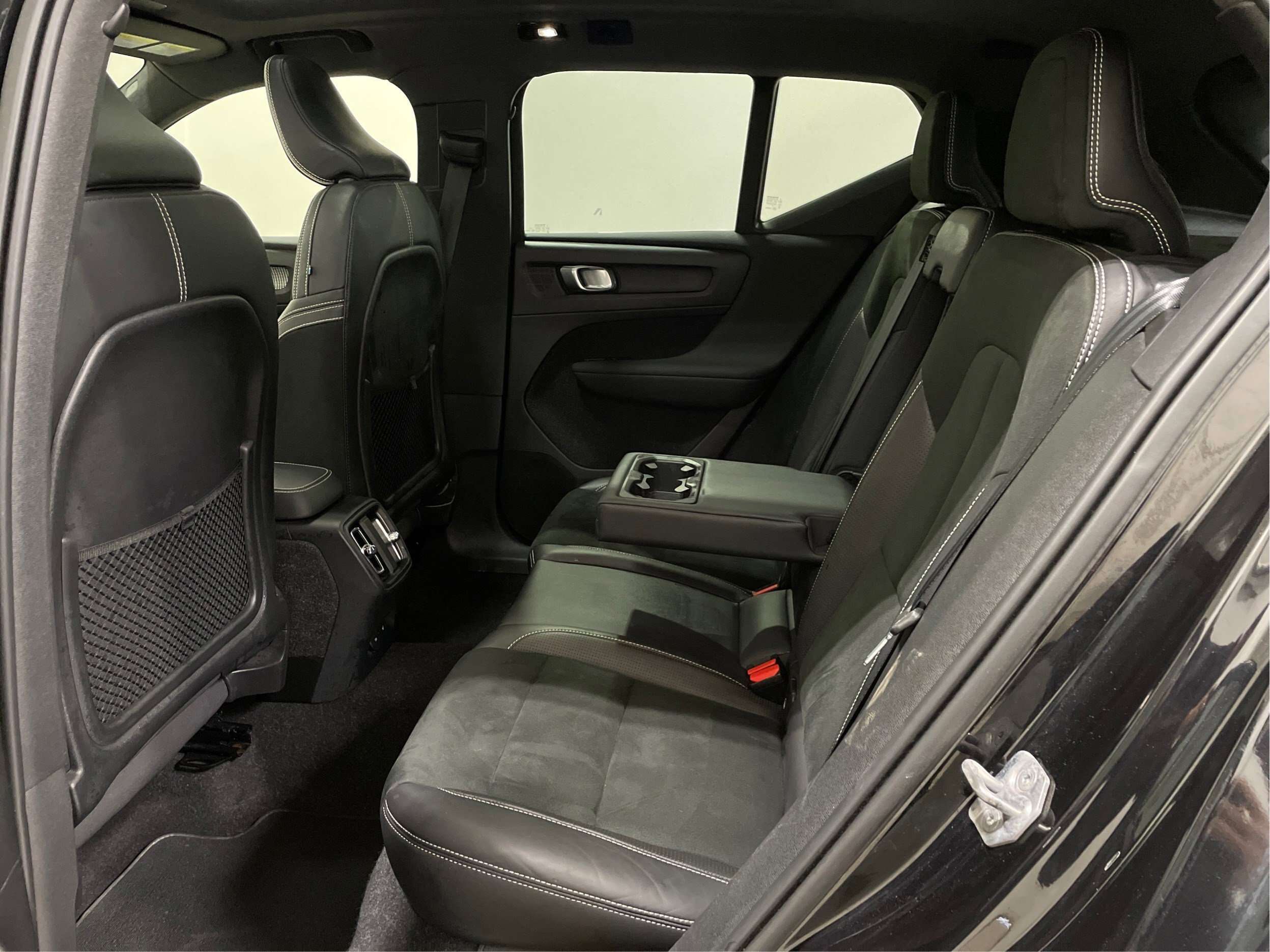 2021 Volvo XC40 P8 Recharge eAWD Semi-cuir Toit Pano Sièges Chauff thumb 19