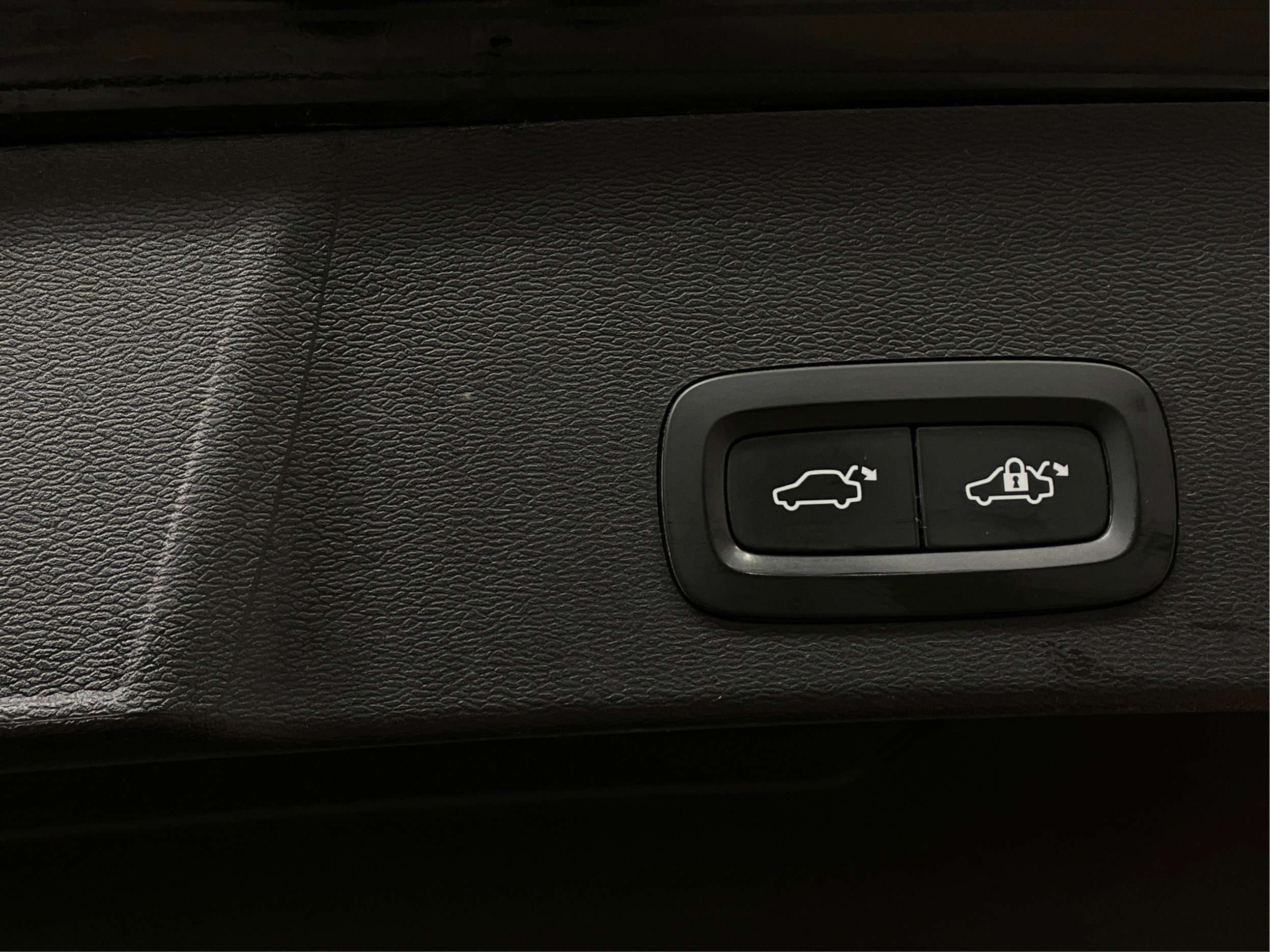 2021 Volvo XC40 P8 Recharge eAWD Semi-cuir Toit Pano Sièges Chauff thumb 37