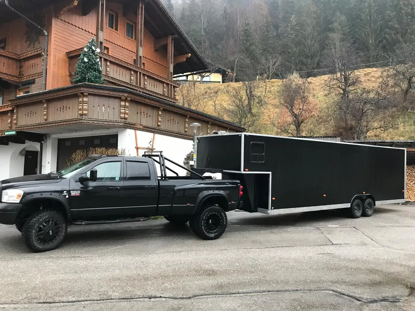 Dodge RAM 3500 Schwarz - 1