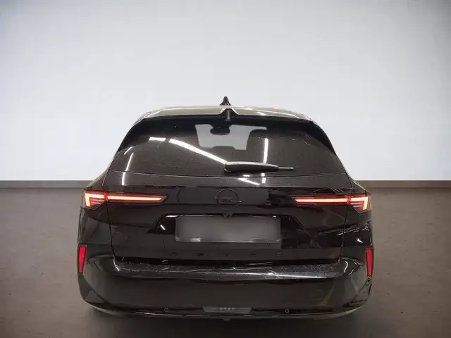 Opel Astra view 5
